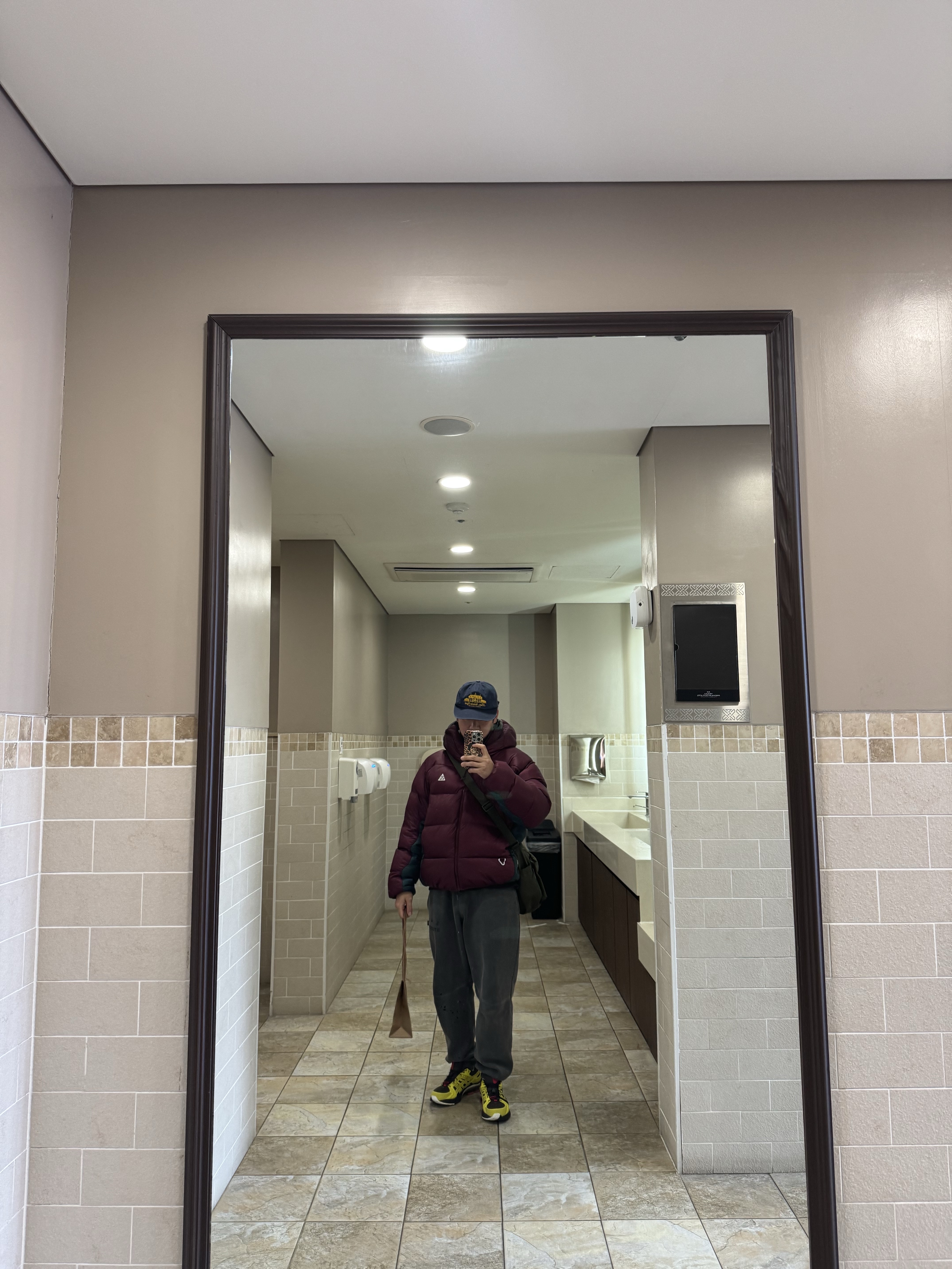 Stussy Stu Arch Strapback Cap Shadow Black, Nike ACG Therma-Fit ADV Lunar Lake Puffer Jacket Night Maroon - Asia 착용 스타일 - 2