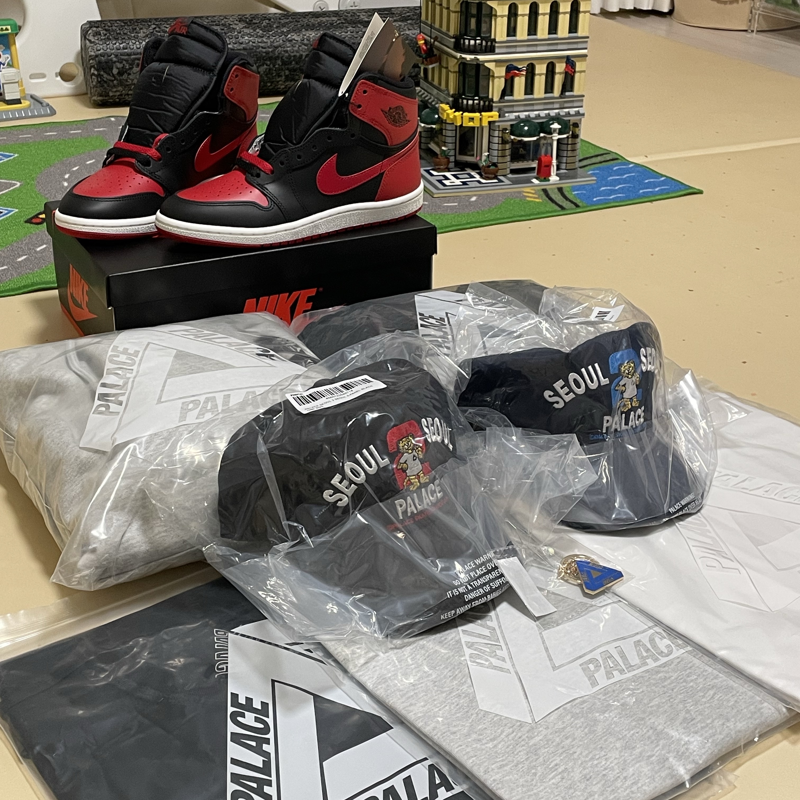Jordan 1 High 85 Bred, Palace Seoul 2 Seoul 6-Panel Cap Black - 25SS 착용 스타일 - 1