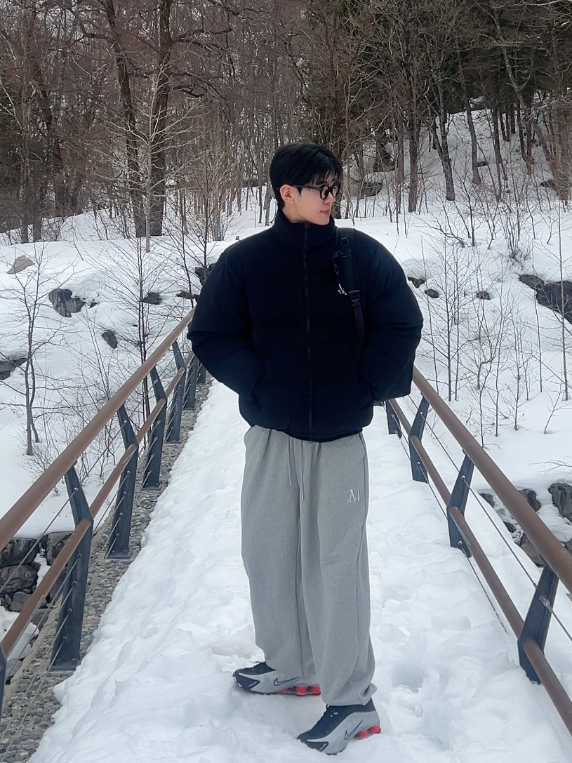 Nike Shox R4 Metallic Silver Red, MUCENT Lash Metal Logo Jogger Sweat Wide Pants Black Jogger 착용 스타일 - 1