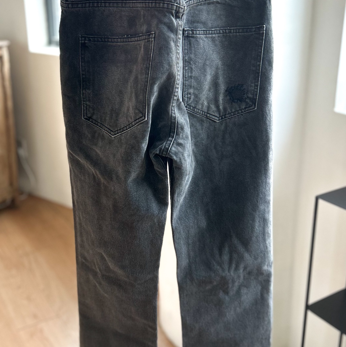 Enfants Riches Deprimes Thrashed Flare Jeans Black 착용 스타일 - 5