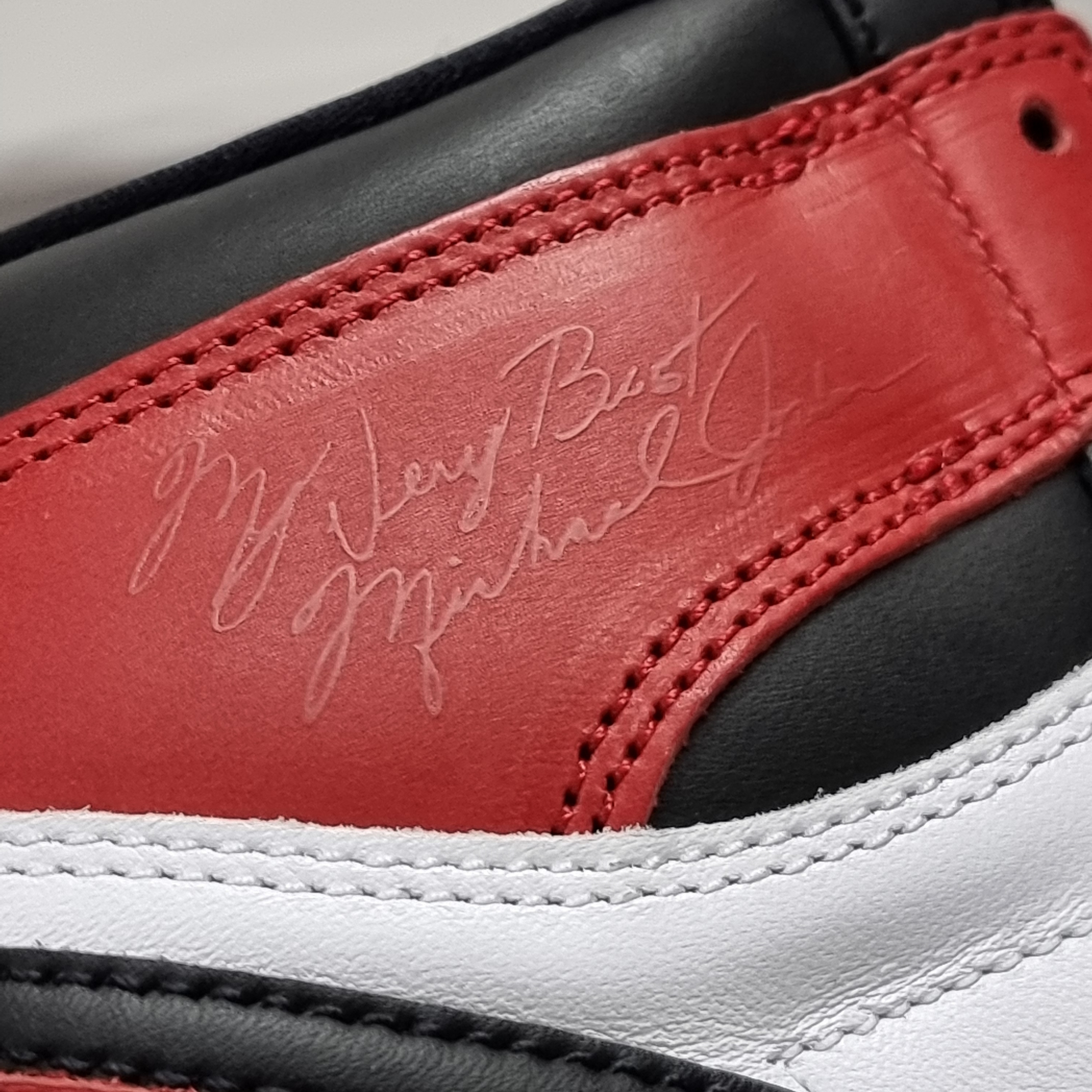 Jordan 1 Retro High OG Black Toe 착용 스타일 - 2