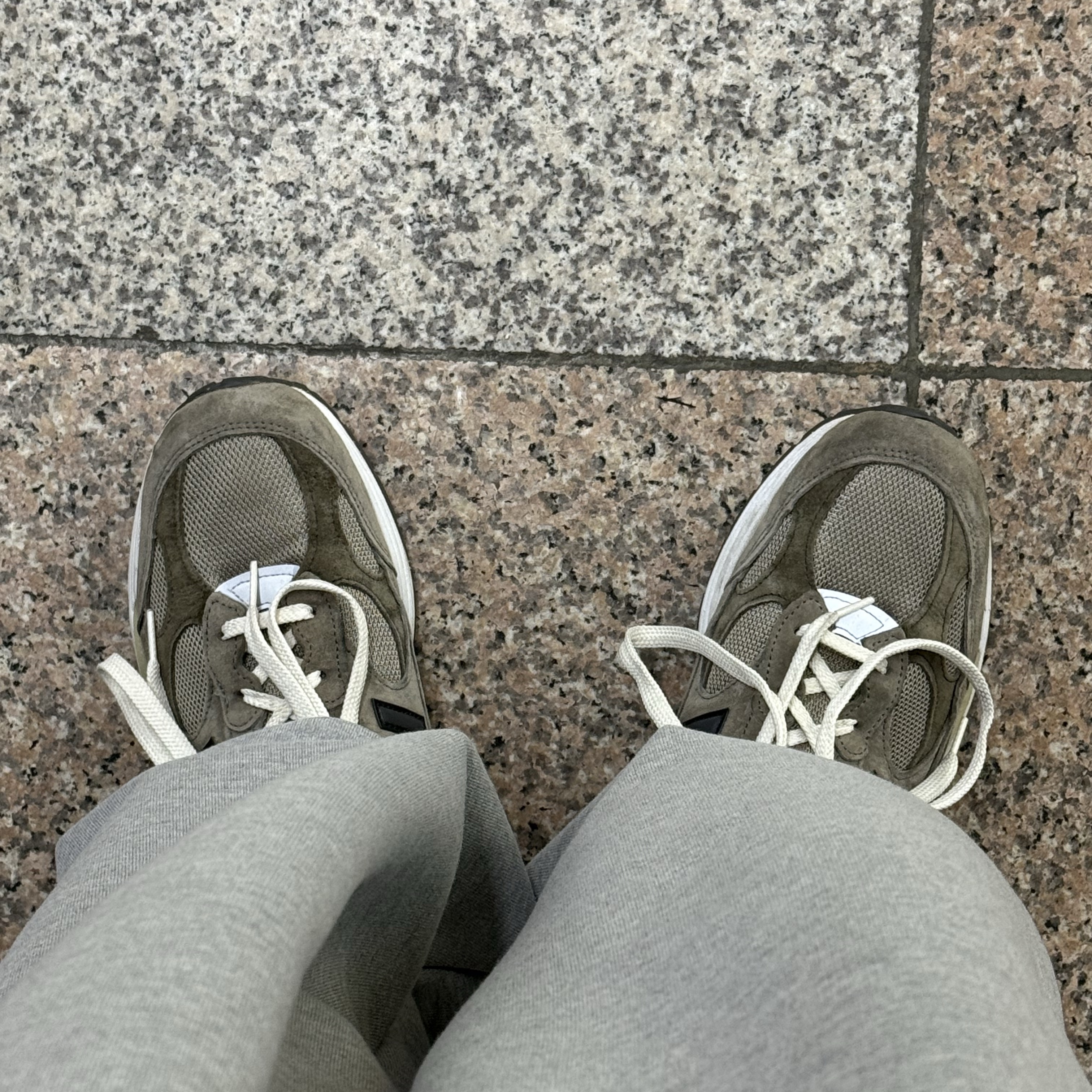 New Balance x JJJJound 992 Made in USA Grey 착용 스타일