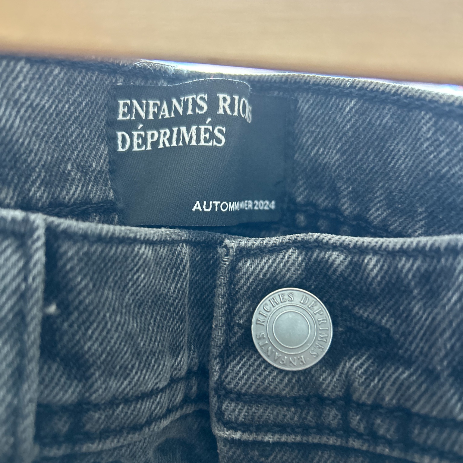 Enfants Riches Deprimes Thrashed Flare Jeans Black 착용 스타일 - 3