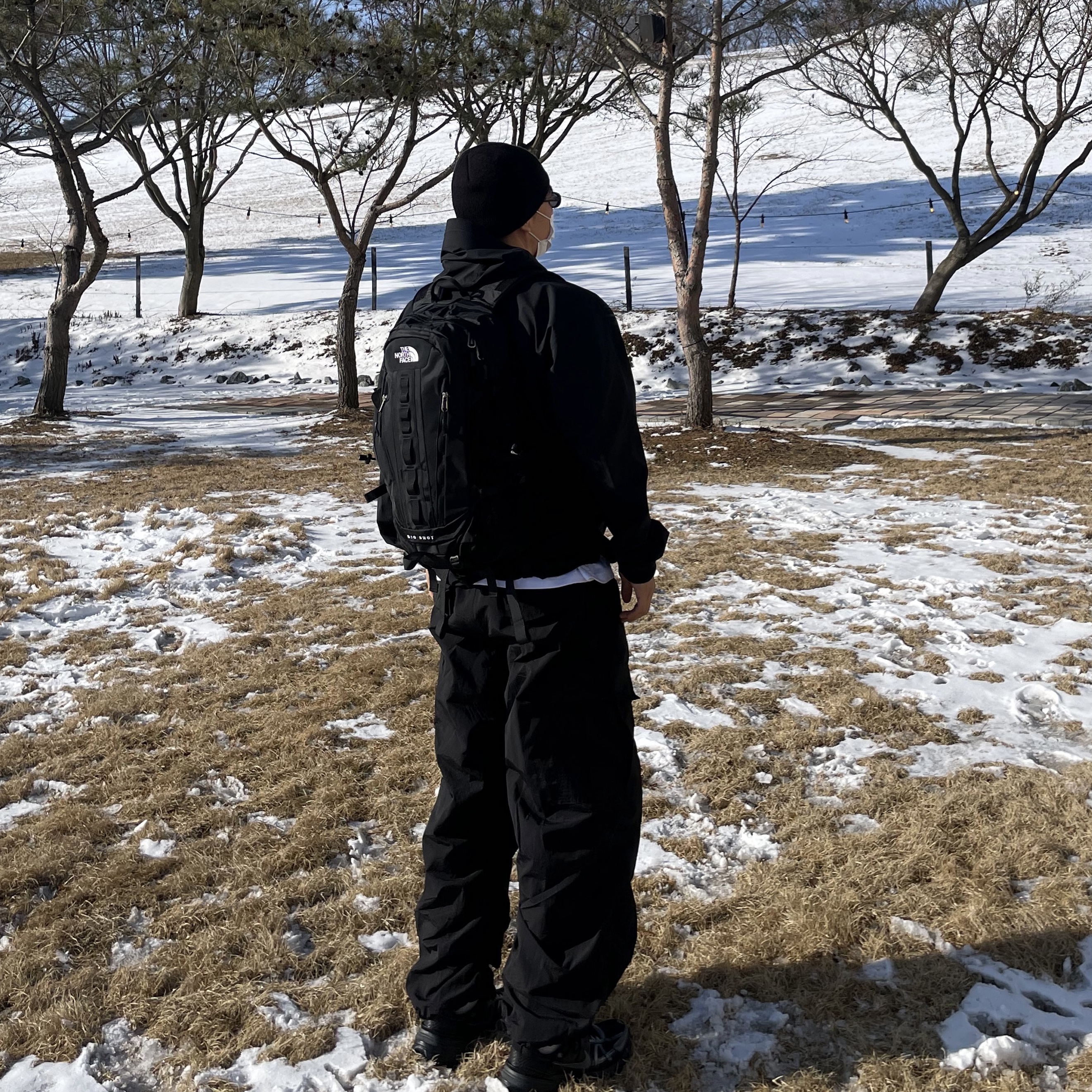 The North Face Big Shot Black, Nike V2K Run Black Anthracite 착용 스타일 - 3