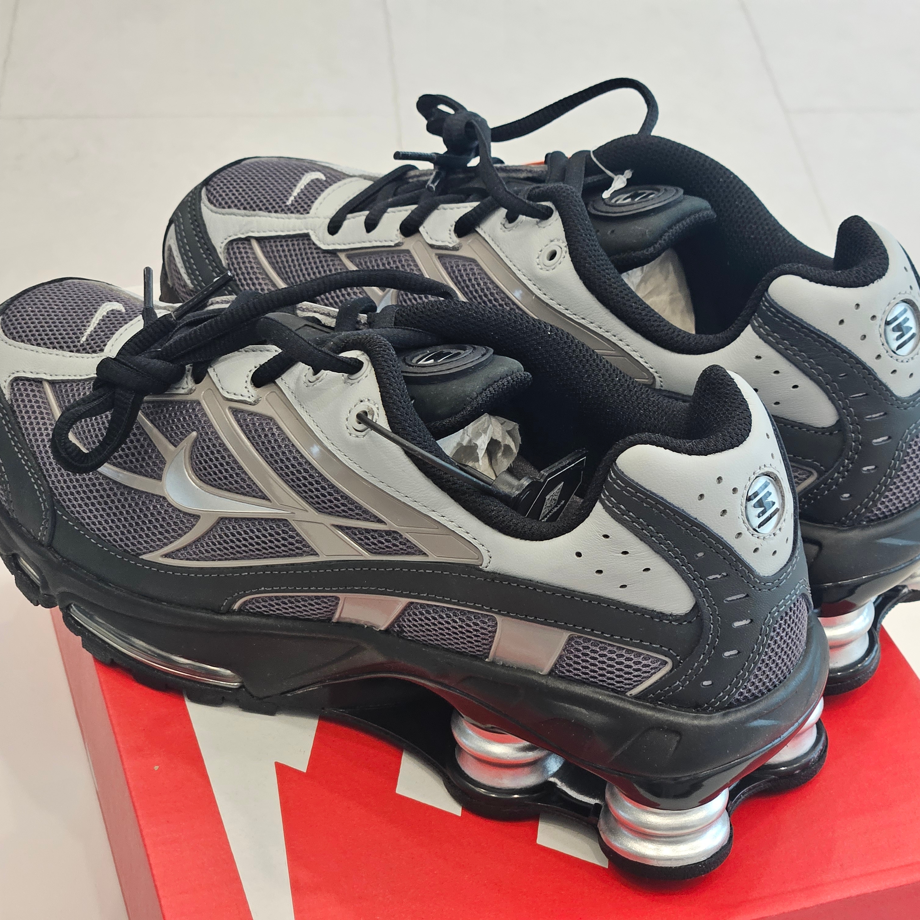 Nike Shox Ride 2 Light Graphite Anthracite 착용 스타일 - 2
