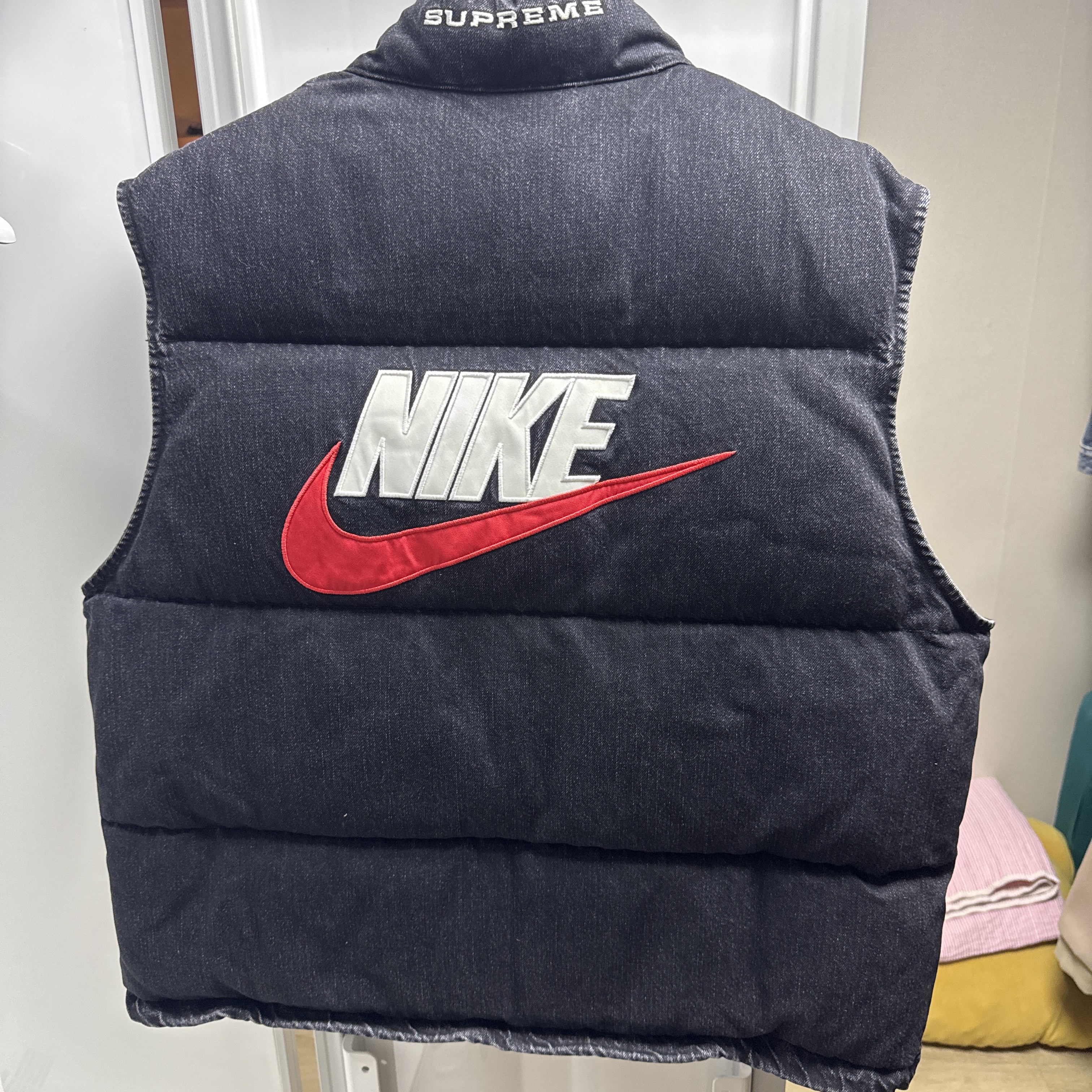 Supreme x Nike Denim Puffer Vest Black - 24SS 착용 스타일