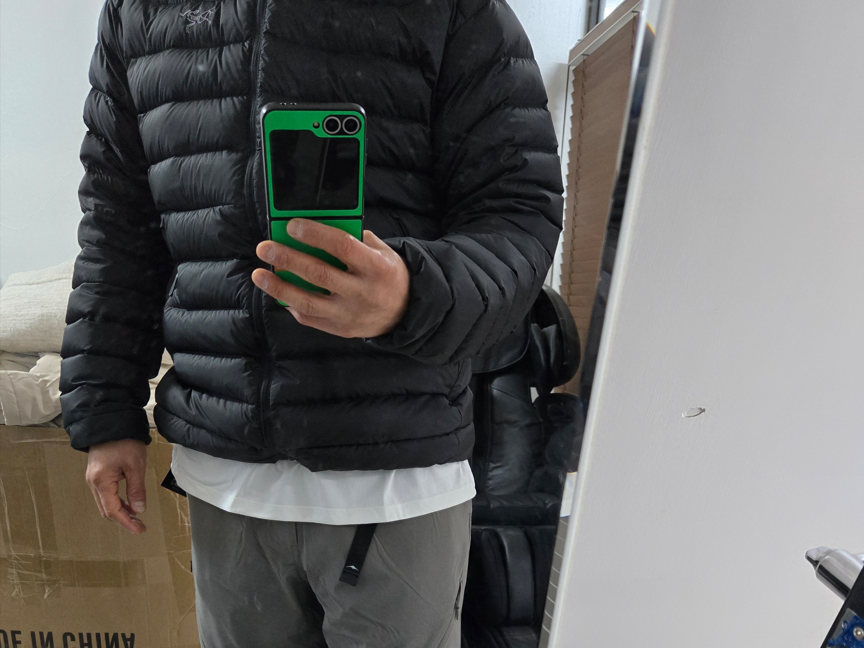 Arc'teryx Cerium Hoody Black 착용 스타일