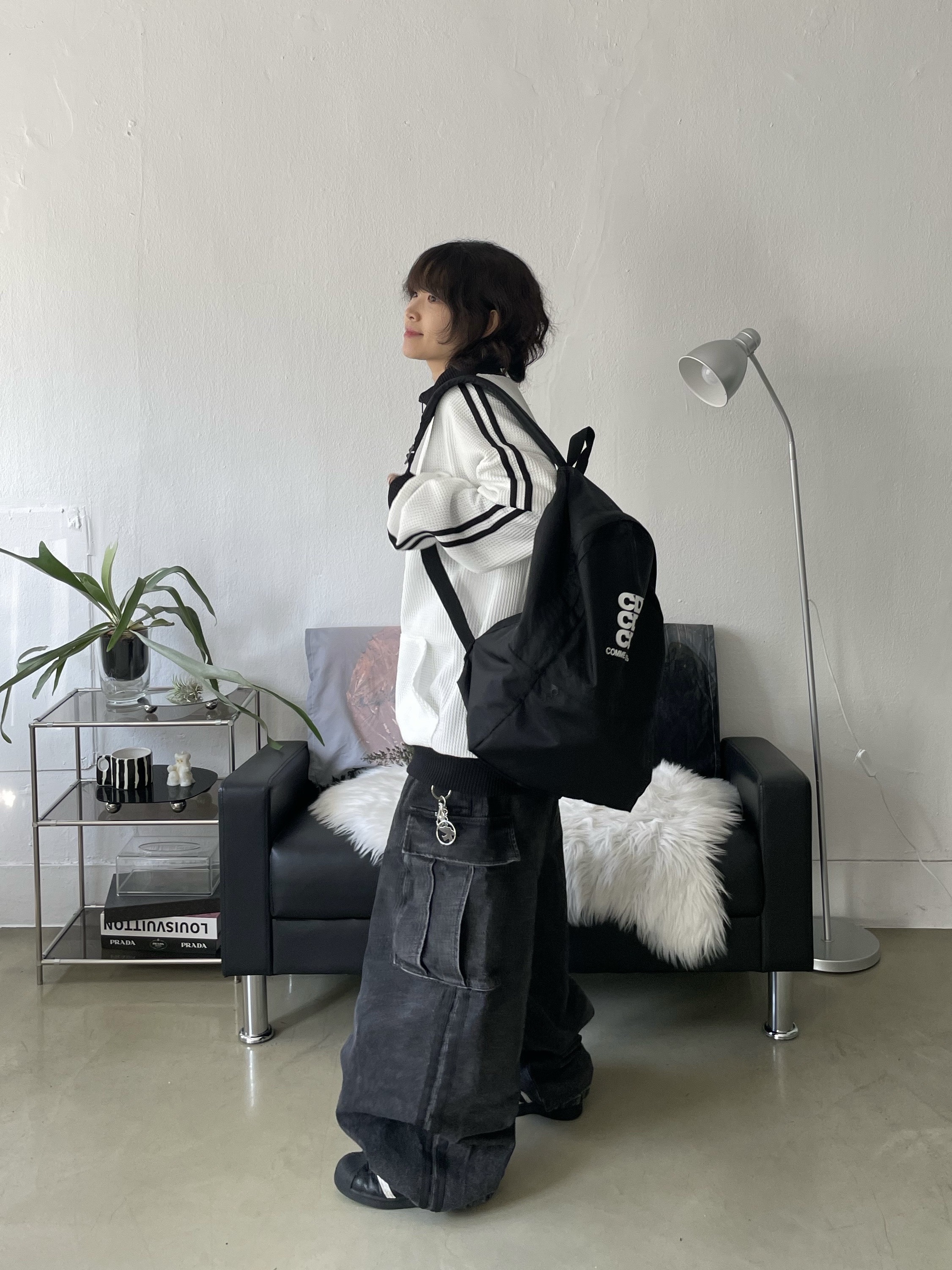 Adidas Superstar Core Black White, Stussy Surfman Keychain Silver 착용 스타일 - 2