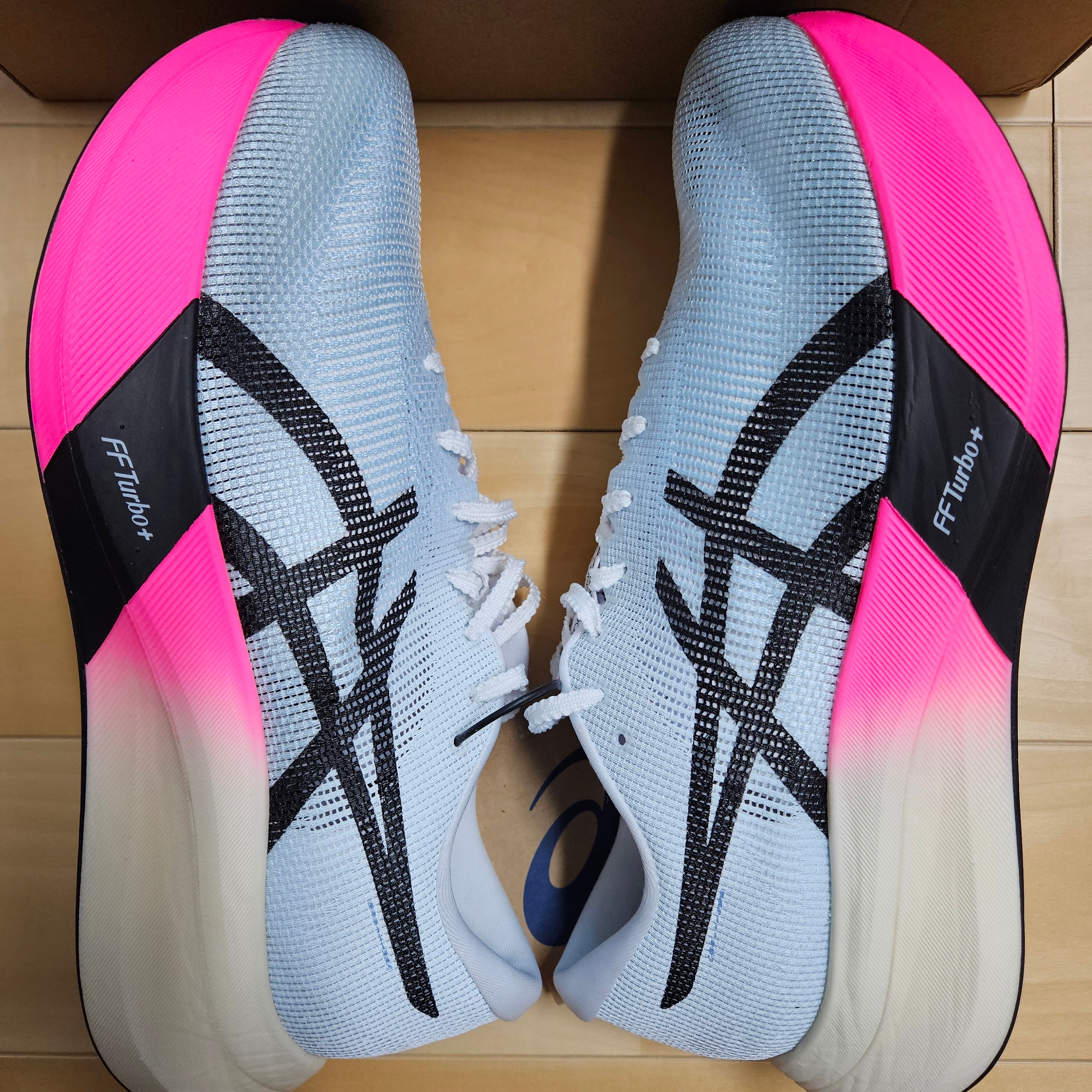 Asics Metaspeed Edge Paris Light Blue Black 착용 스타일 - 9