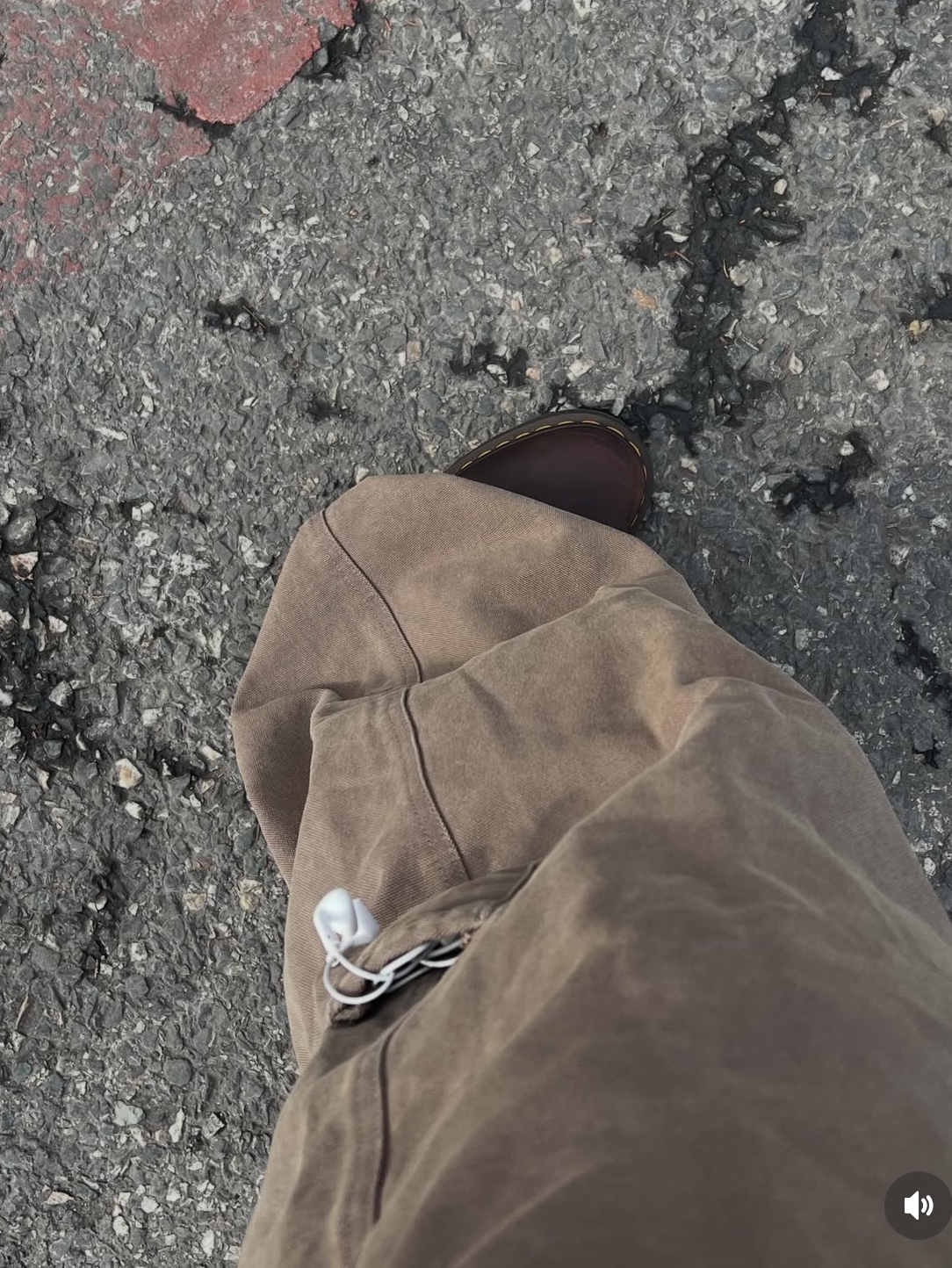 Dr. Martens 1461 Crazy Horse Dark Brown, Arc'teryx Cerium Hoody Black 착용 스타일 - 2
