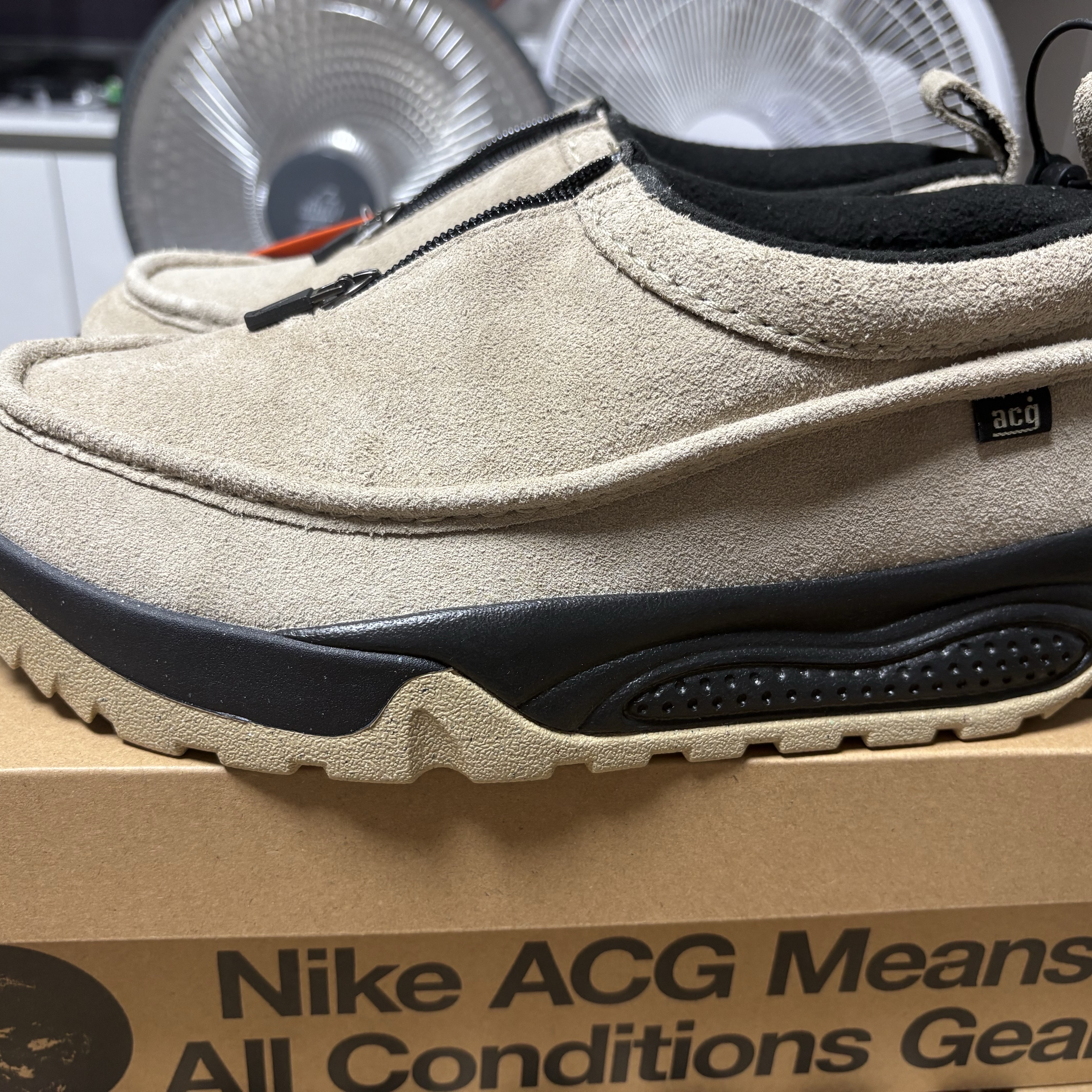 Nike ACG Izy Khaki and Black 착용 스타일 - 1