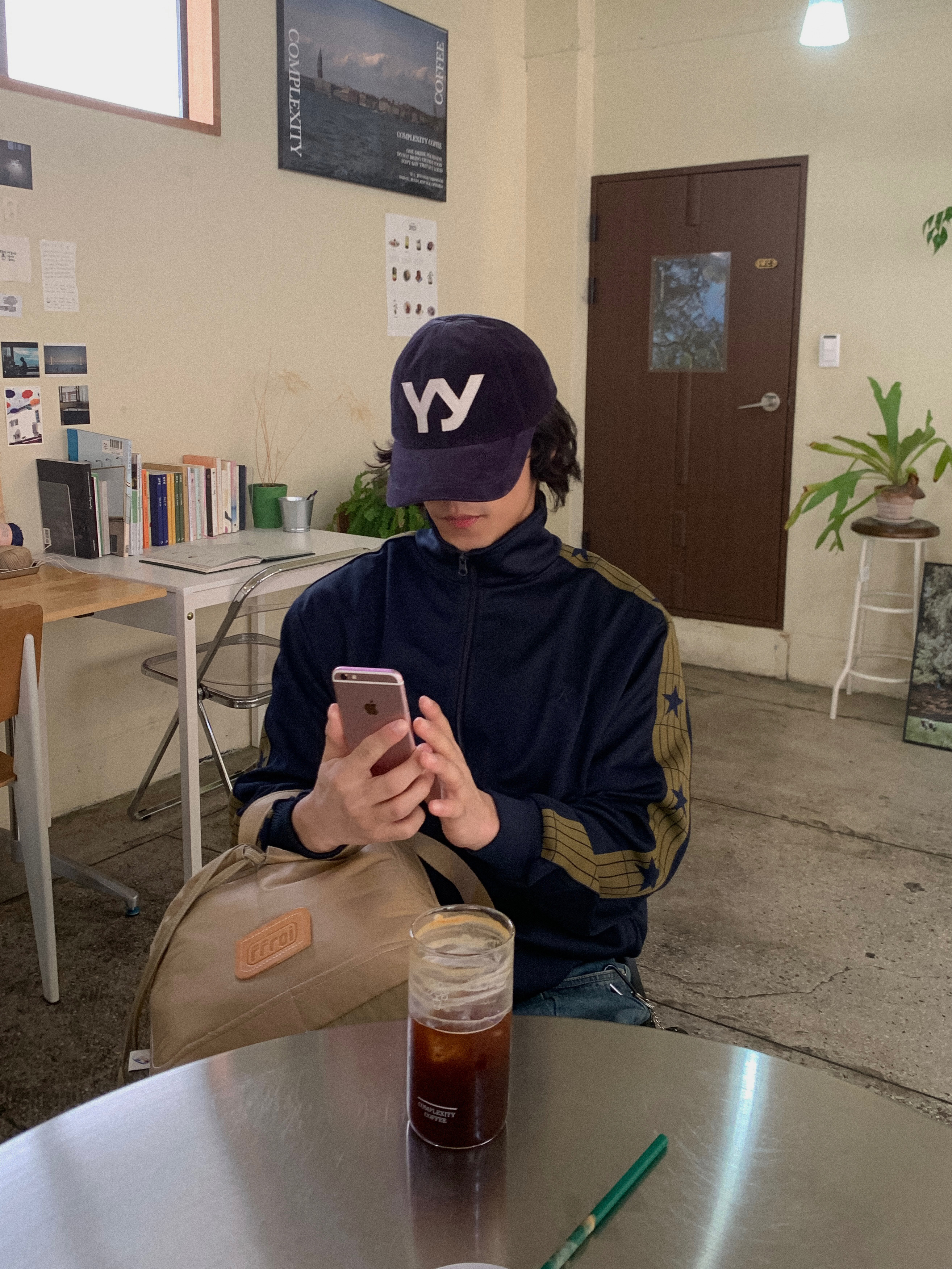 Open Yy Velvet Ball Cap Navy 착용 스타일 - 1