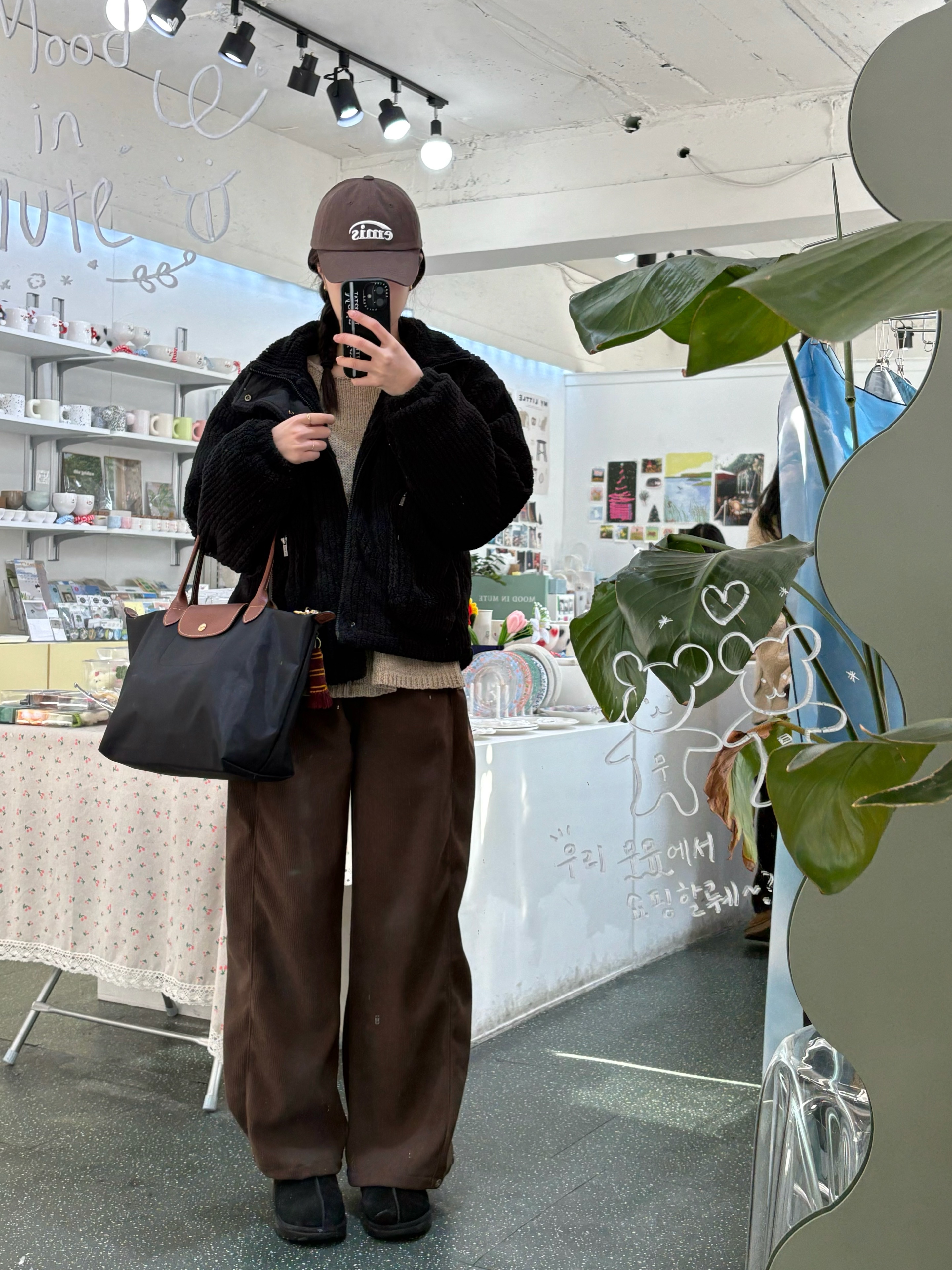 Emis New Logo Emis Cap Brown, (W) Matin Kim Out Pocket Fuzzy Puffer Jumper Black 착용 스타일