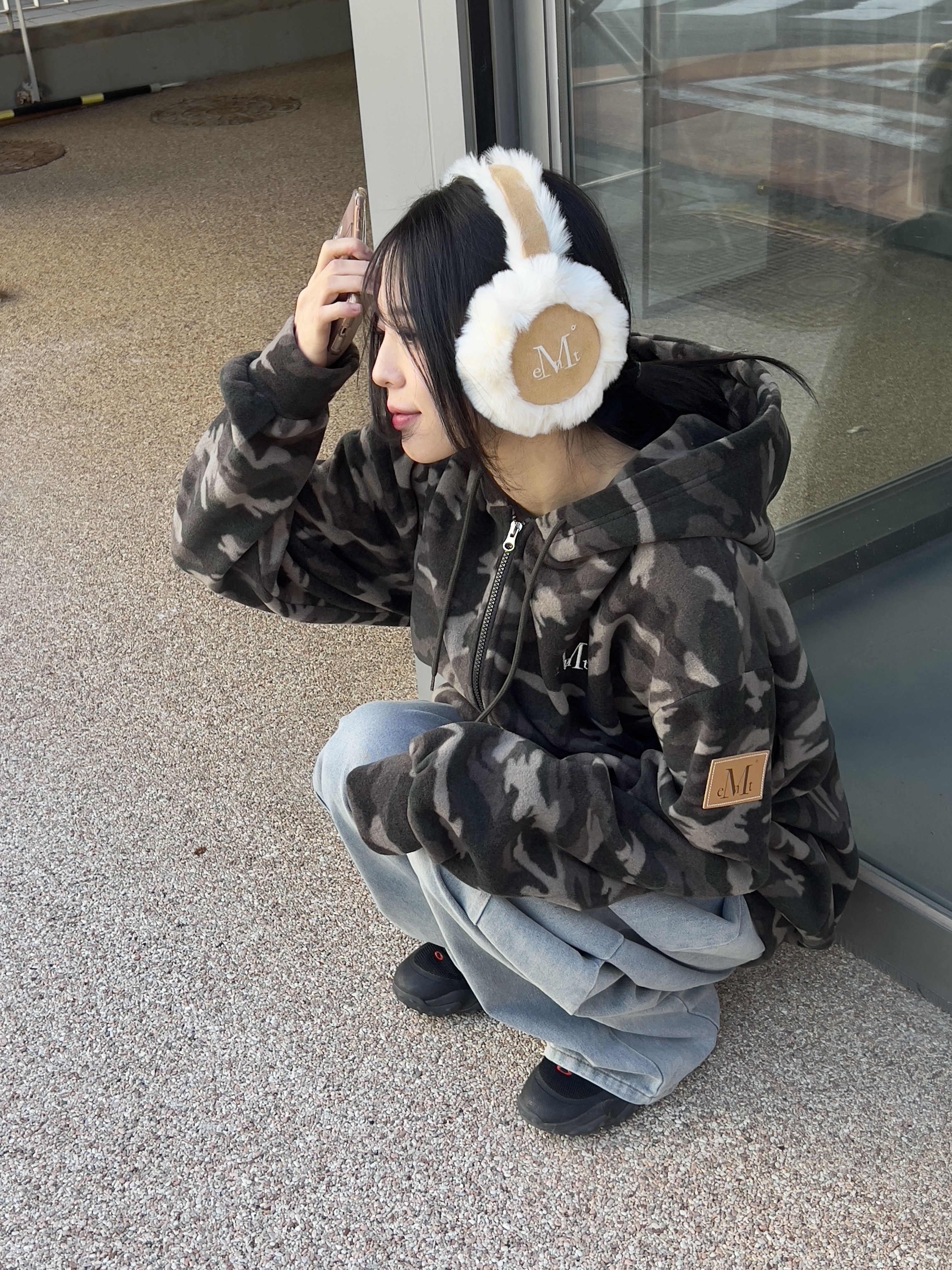 Oakley Factory Team x Brain Dead Suede Flesh Caviar Mesh Black, MUCENT Jinu Camo Fleece Two-Way Hood Zip-Up Khaki 착용 스타일 - 1