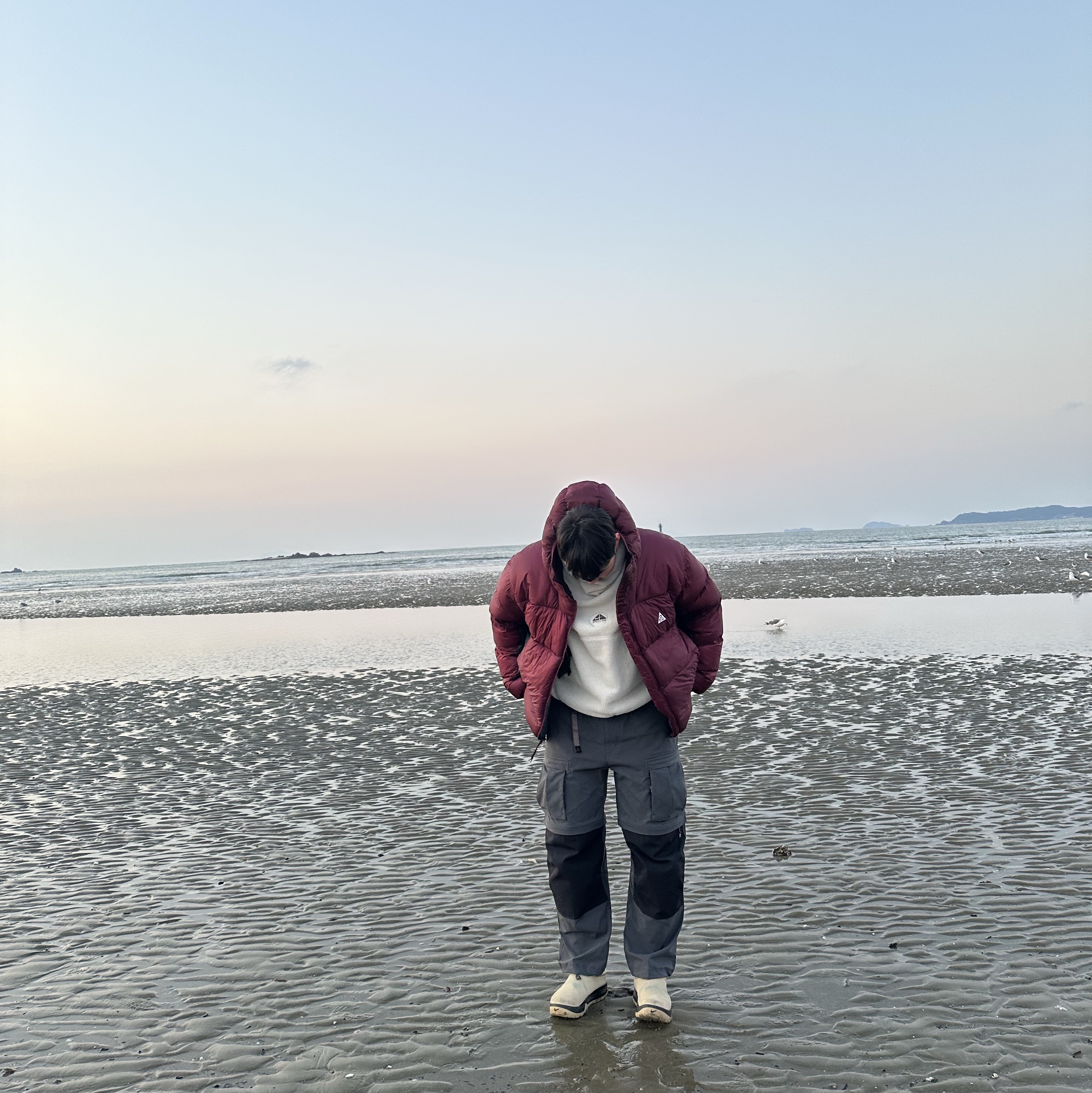 Nike ACG Therma-Fit ADV Lunar Lake Puffer Jacket Night Maroon - US/EU, Nike ACG Rufus Limestone and Black 착용 스타일 - 3