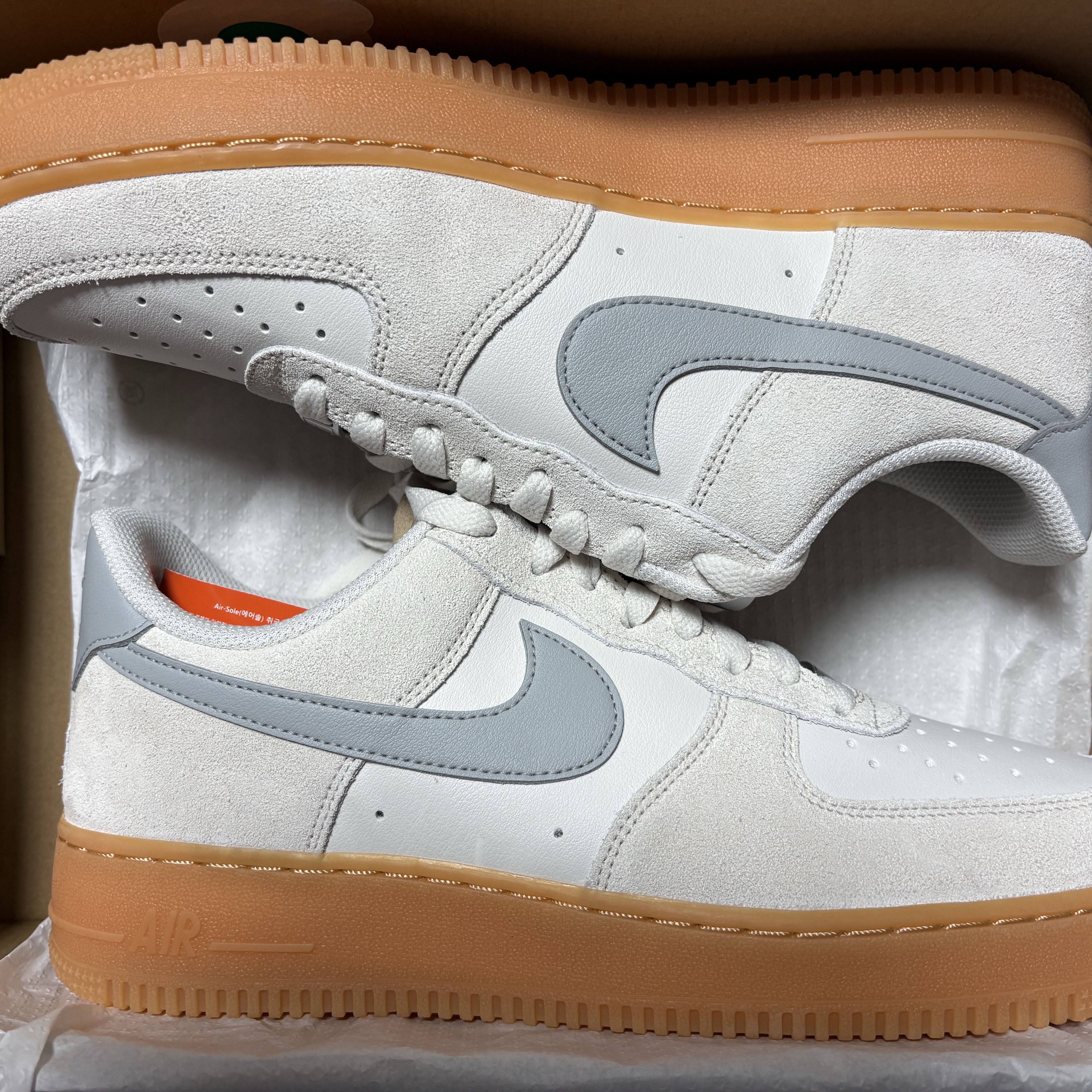 Nike Air Force 1 '07 LV8 Phantom Light Smoke Gum 착용 스타일 - 2