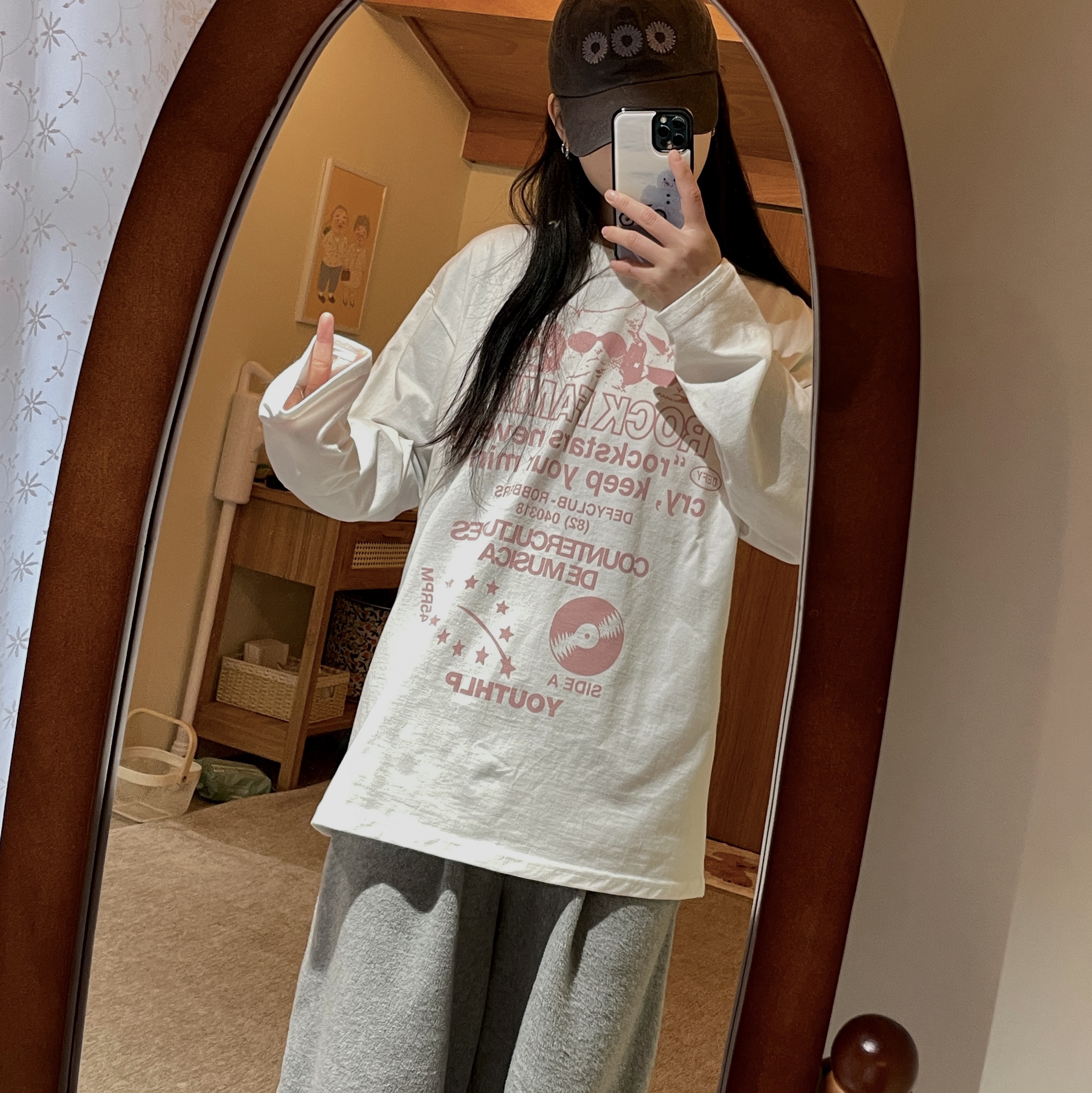 DEFYCLUBROBBERS Rock Family LS T-Shirt Indi Pink 착용 스타일 - 2