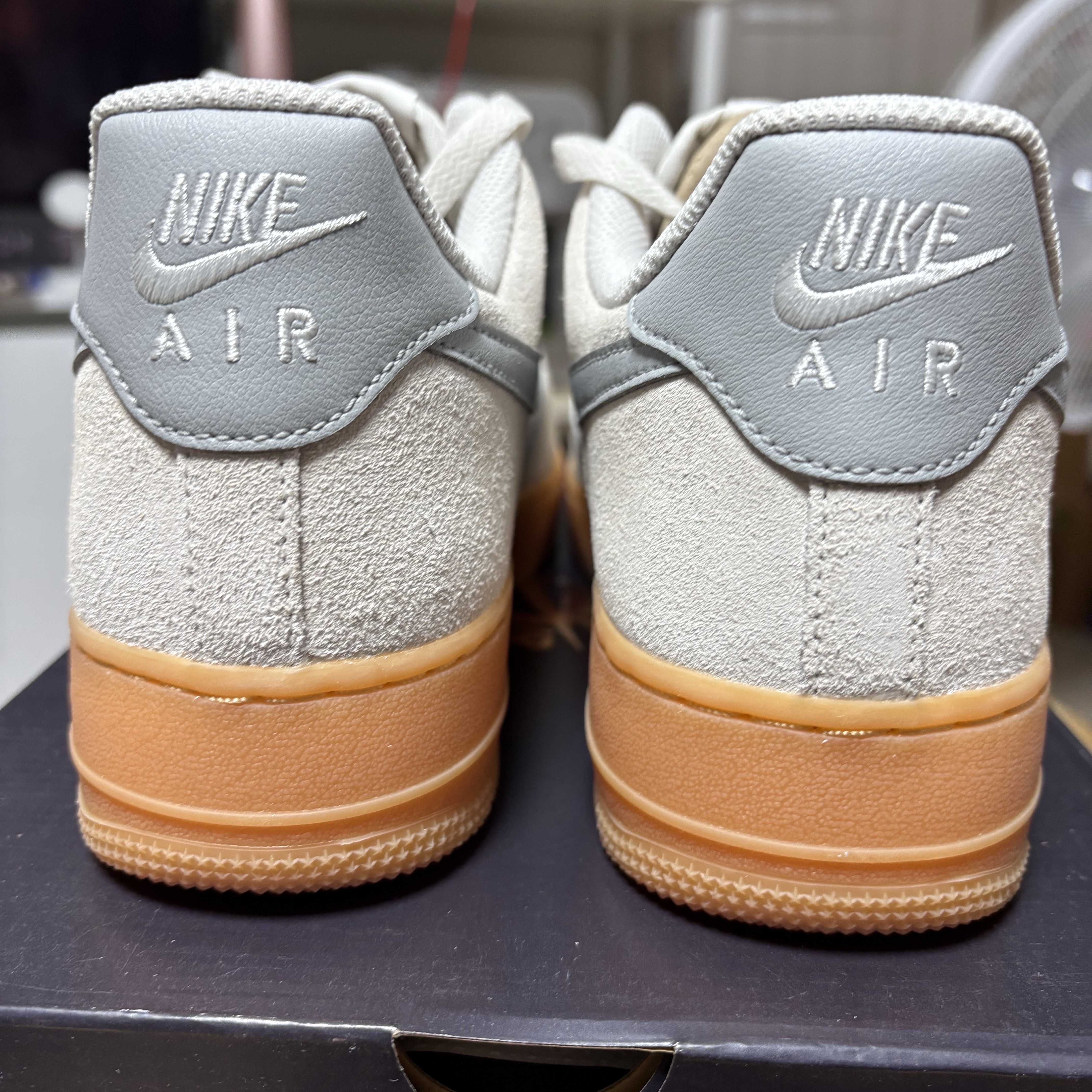 Nike Air Force 1 '07 LV8 Phantom Light Smoke Gum 착용 스타일 - 5