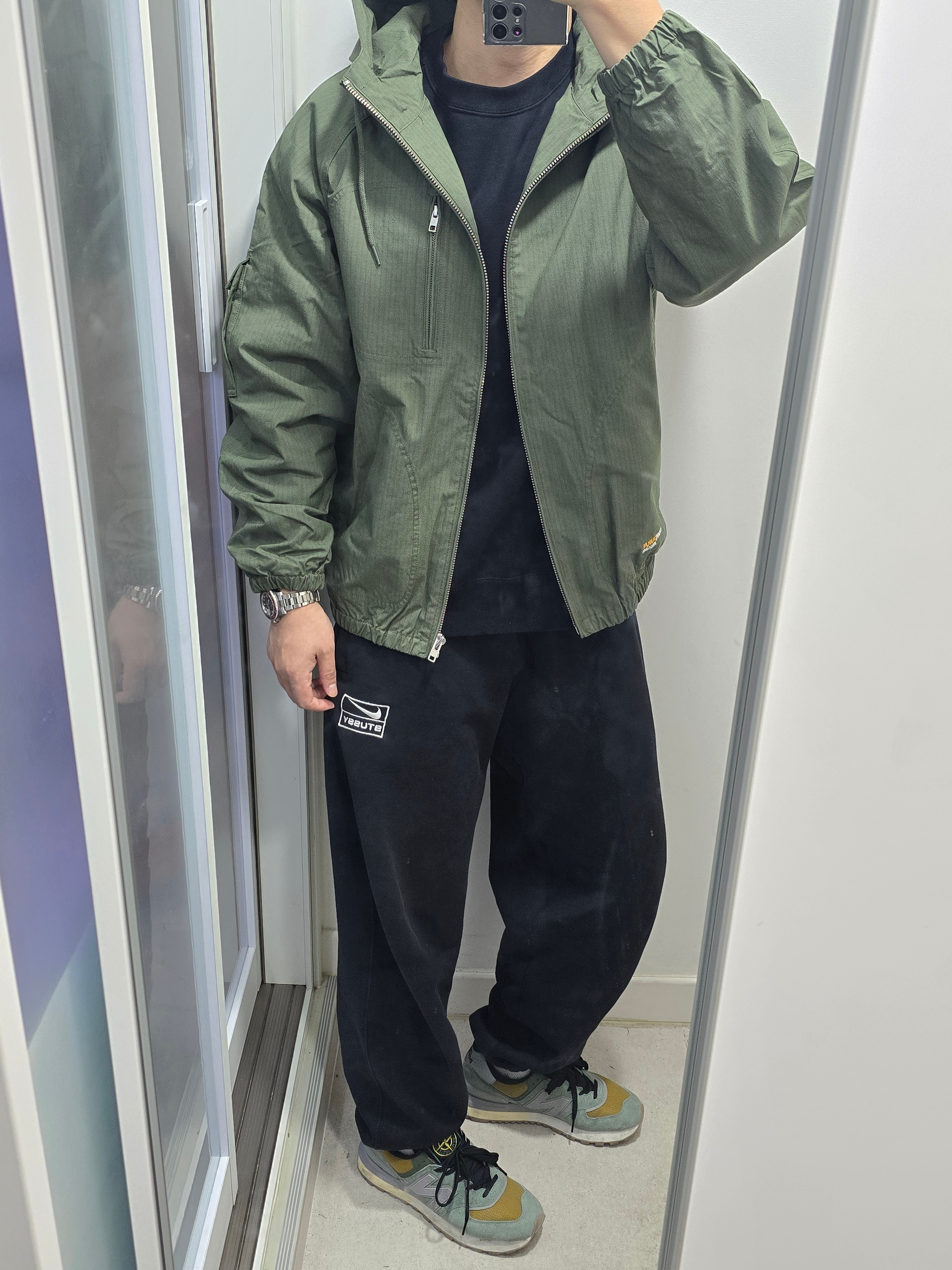 Palace Cordura Nyco RS Jacket Olive - 24SS, Nike x Stussy NRG Washed Fleece Crewneck Black (DO5310-010) 착용 스타일