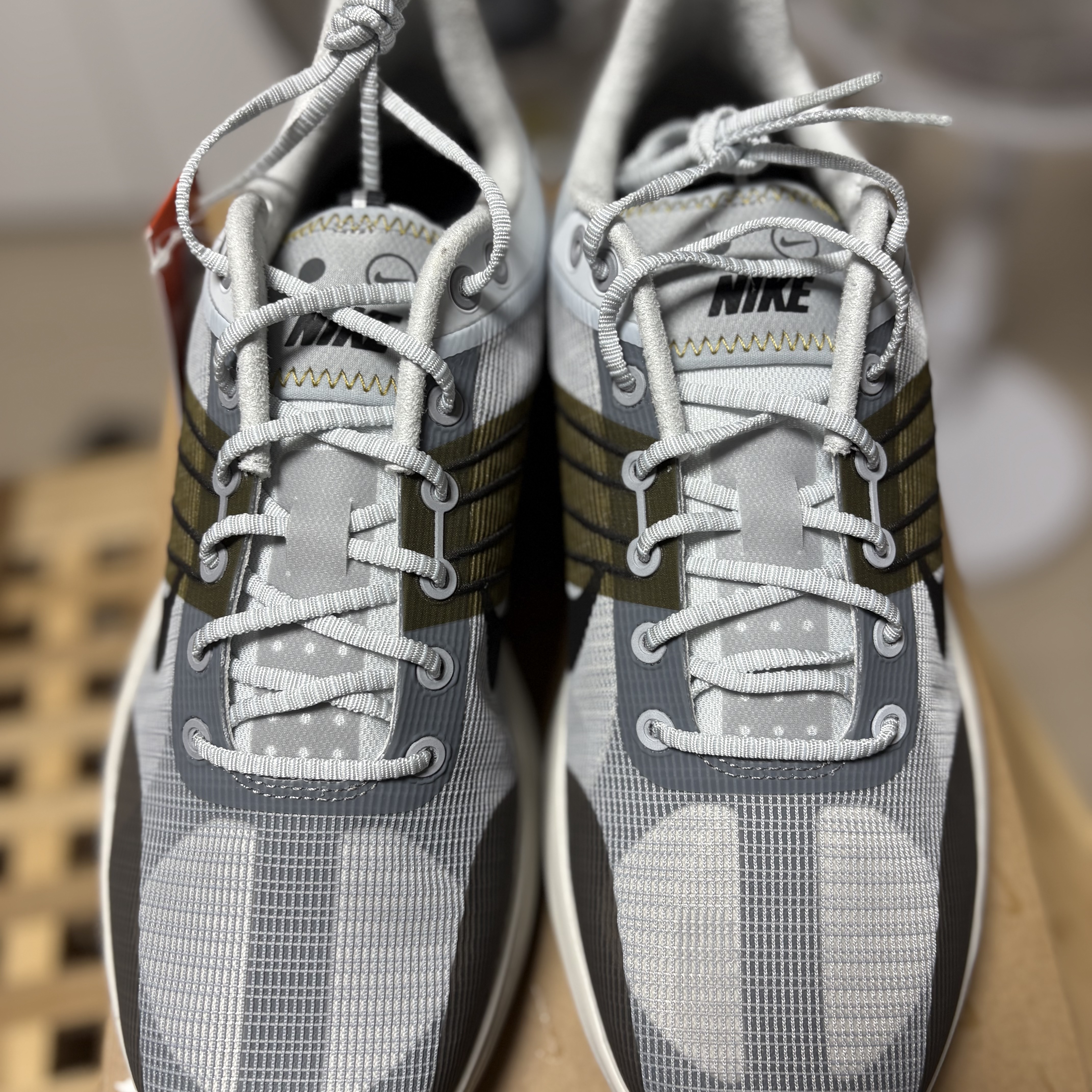 Nike Lunar Roam Platinum Tint Desert Moss 착용 스타일 - 4