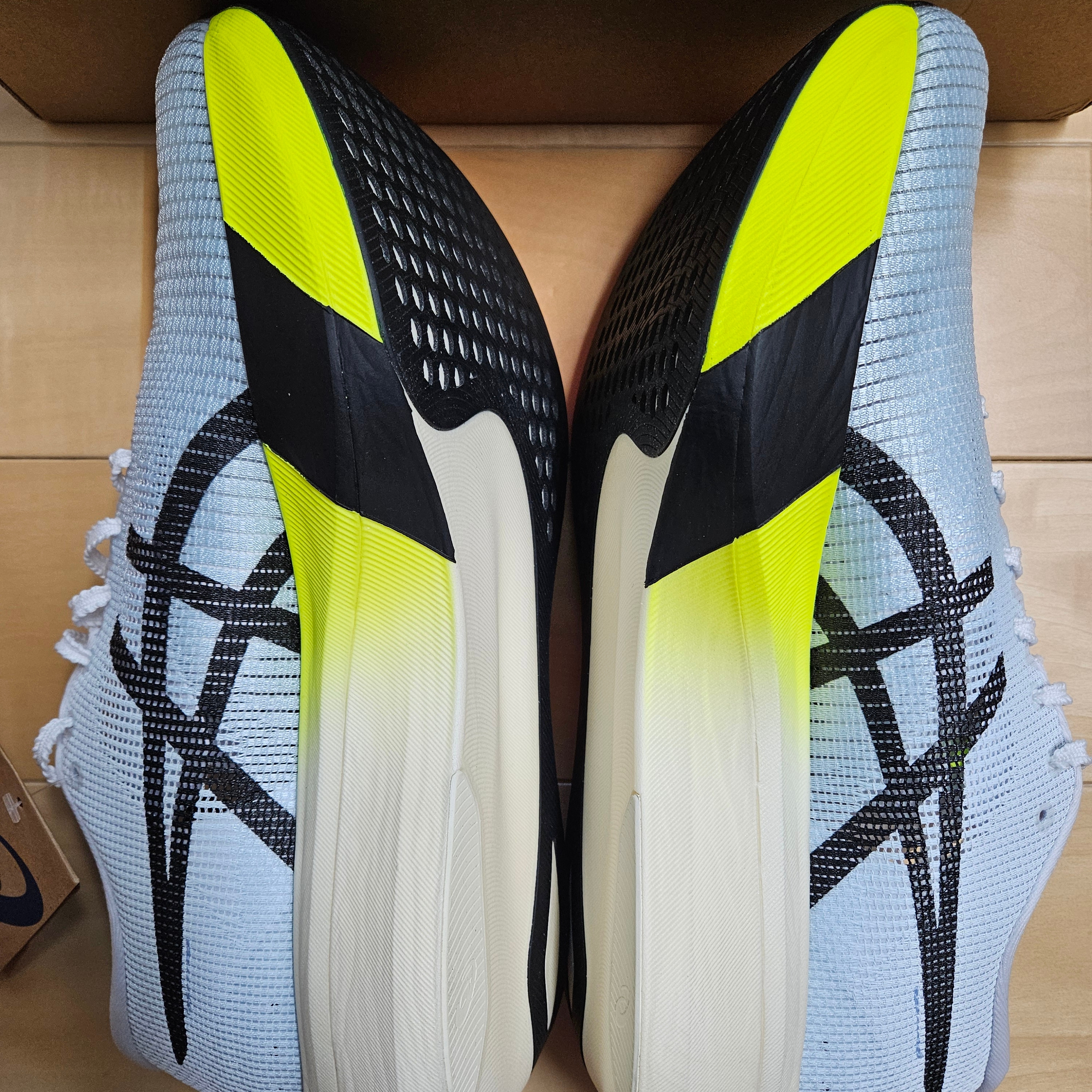 Asics Metaspeed Edge Paris Light Blue Black 착용 스타일 - 8
