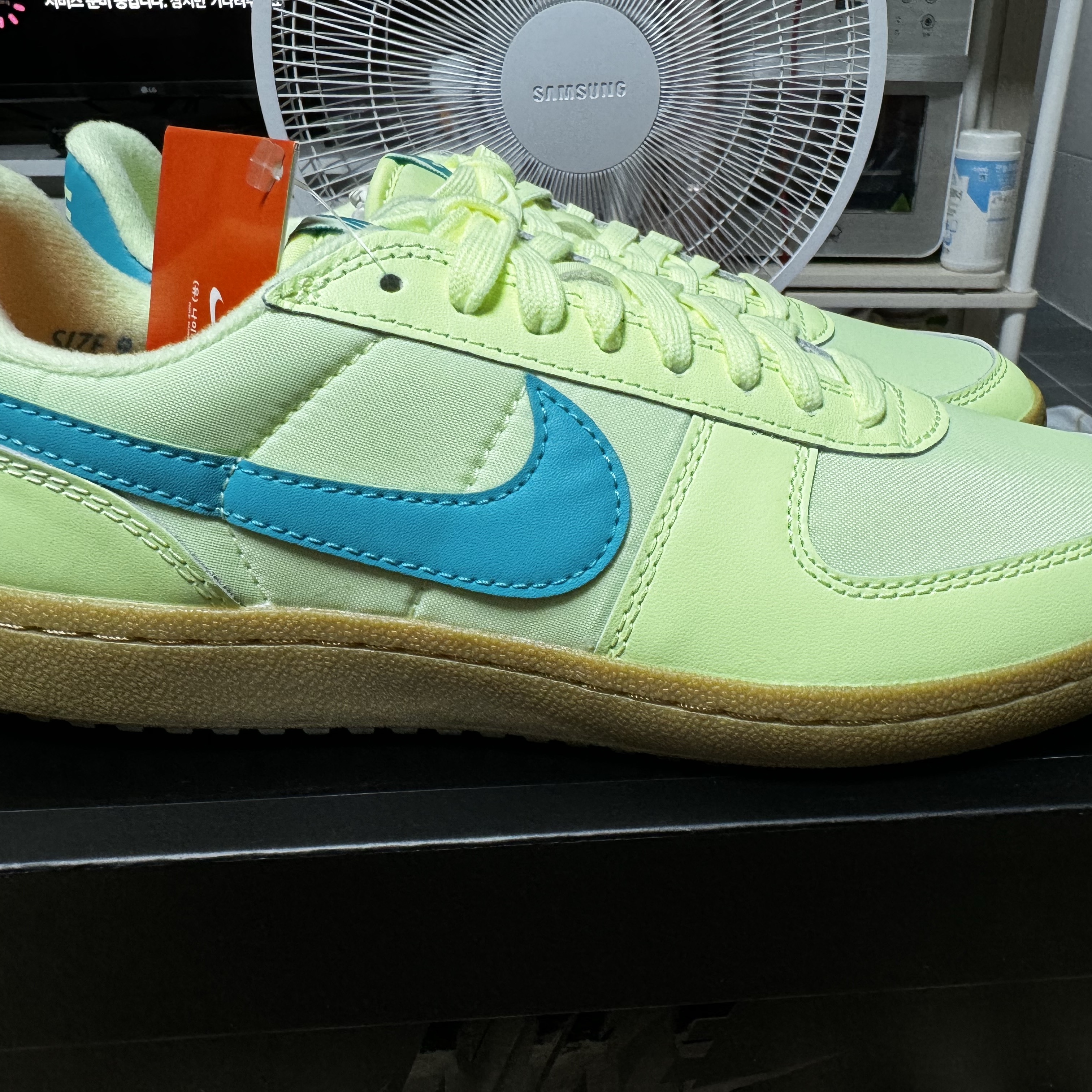 Nike Field General 82 Barely Volt and Dusty Cactus 착용 스타일 - 2