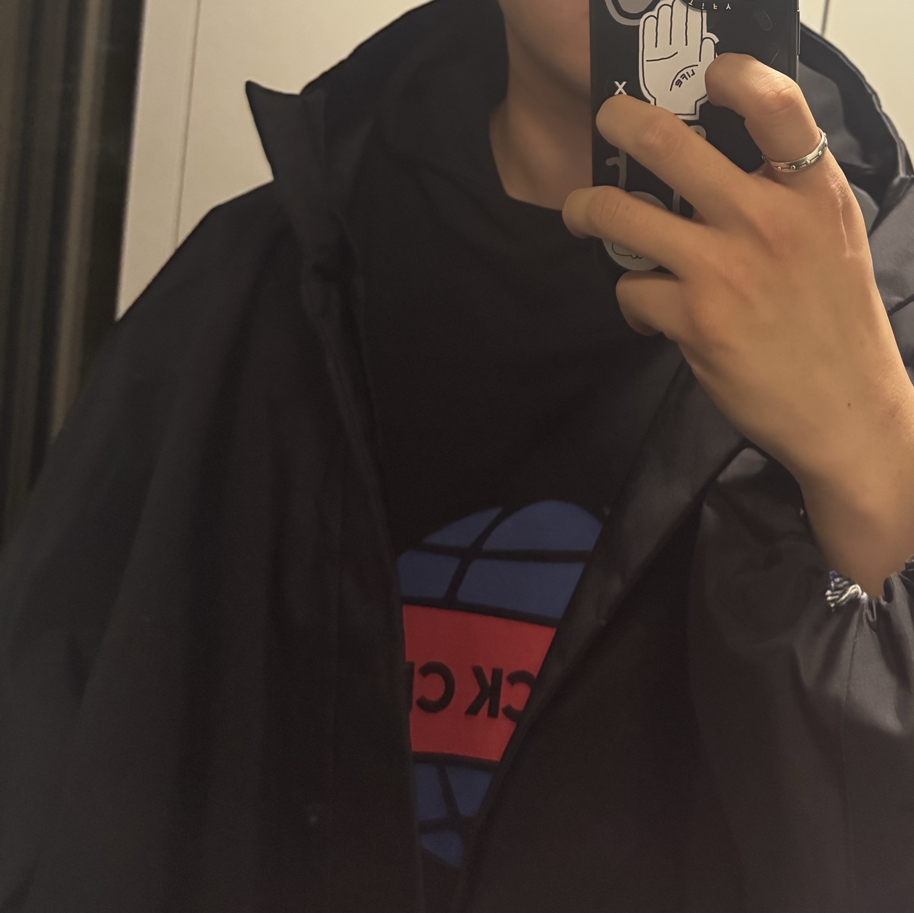 Yeezy Gap Engineered By Balenciaga T-Cut Parka Black 착용 스타일 - 2