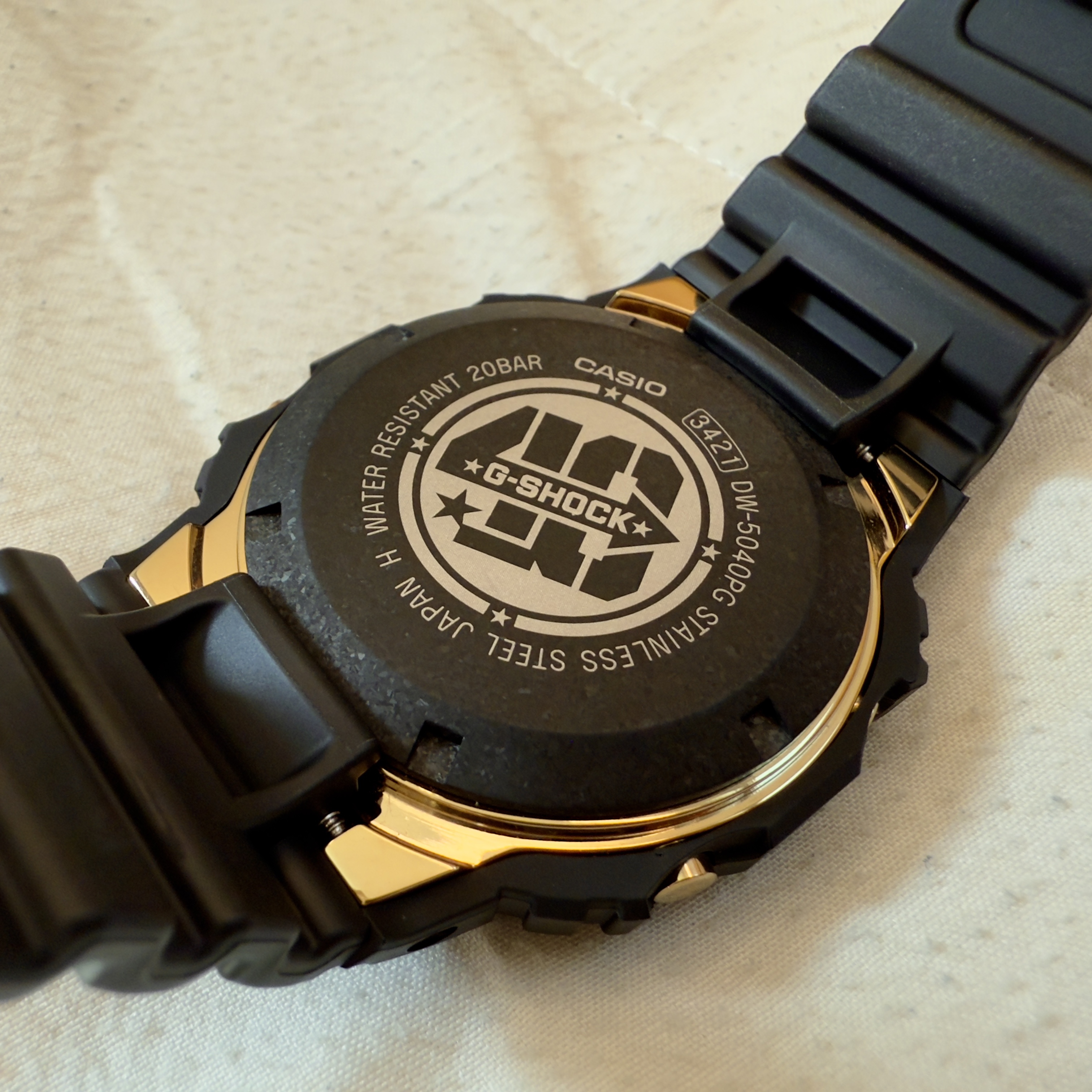 Casio G-Shock 40th Anniversary Recrystallized Series DW-5040PG-1 착용 스타일 - 2