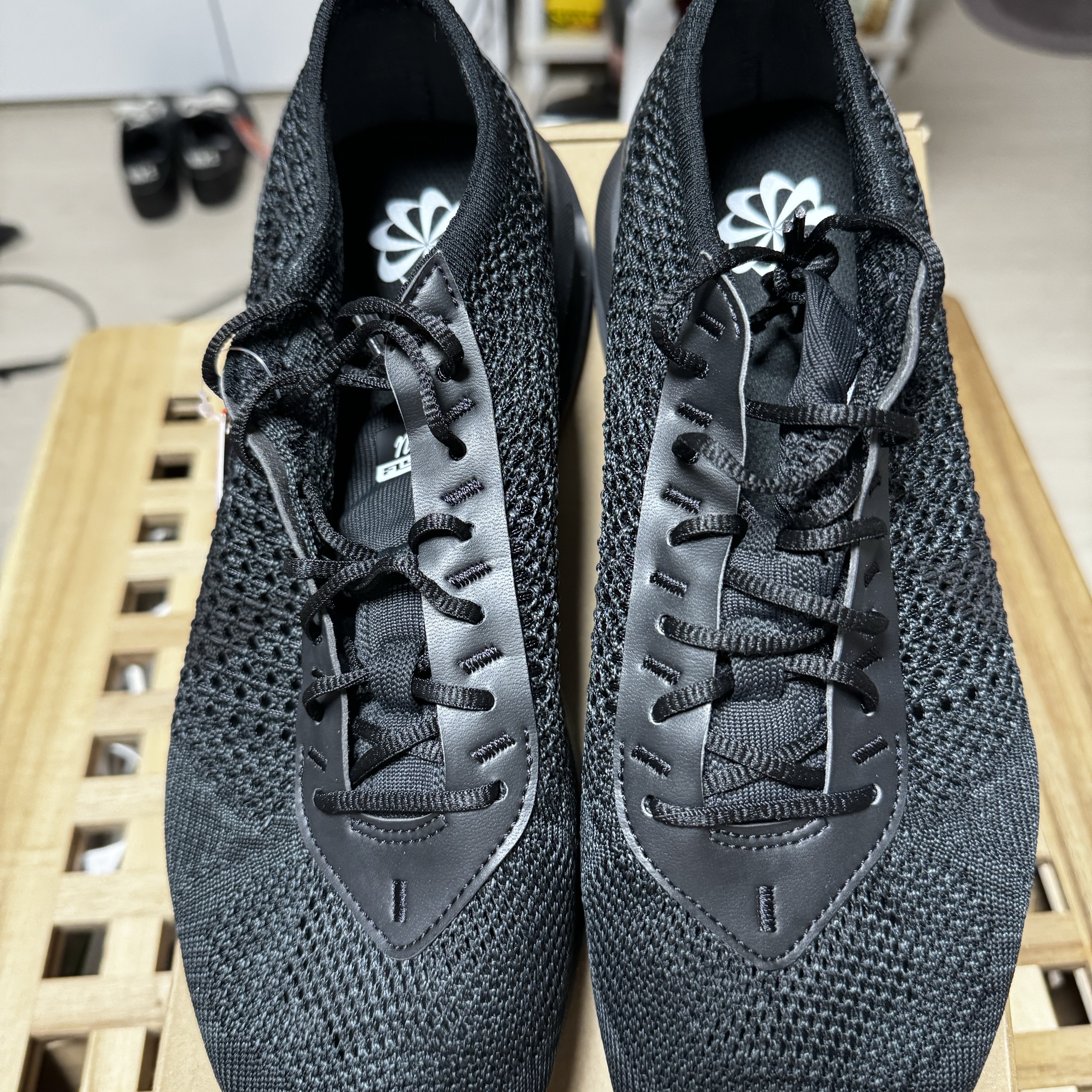 Nike Air Max Flyknit Racer Anthracite Black 착용 스타일 - 3