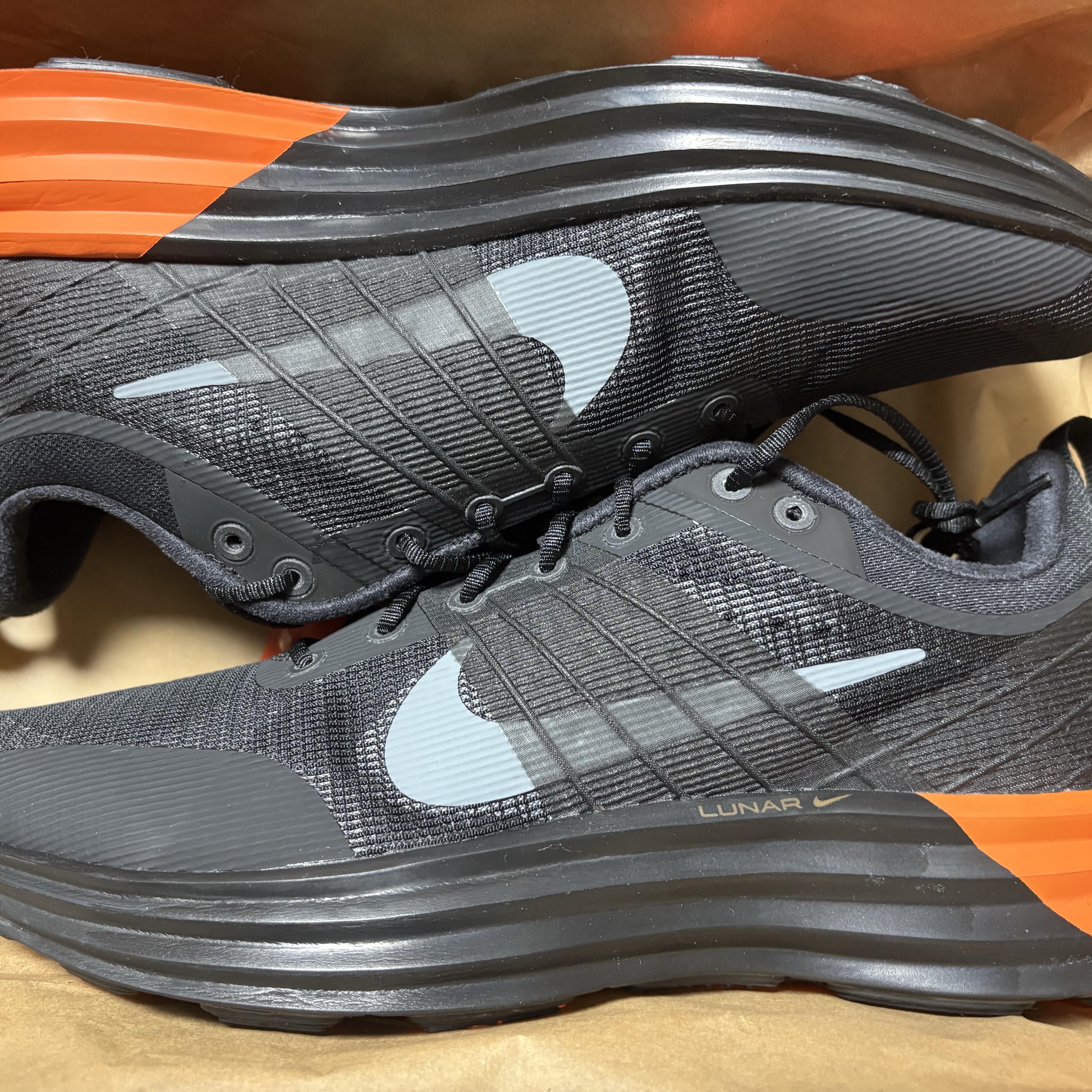 Nike Lunar Roam Black Safety Orange 착용 스타일 - 2