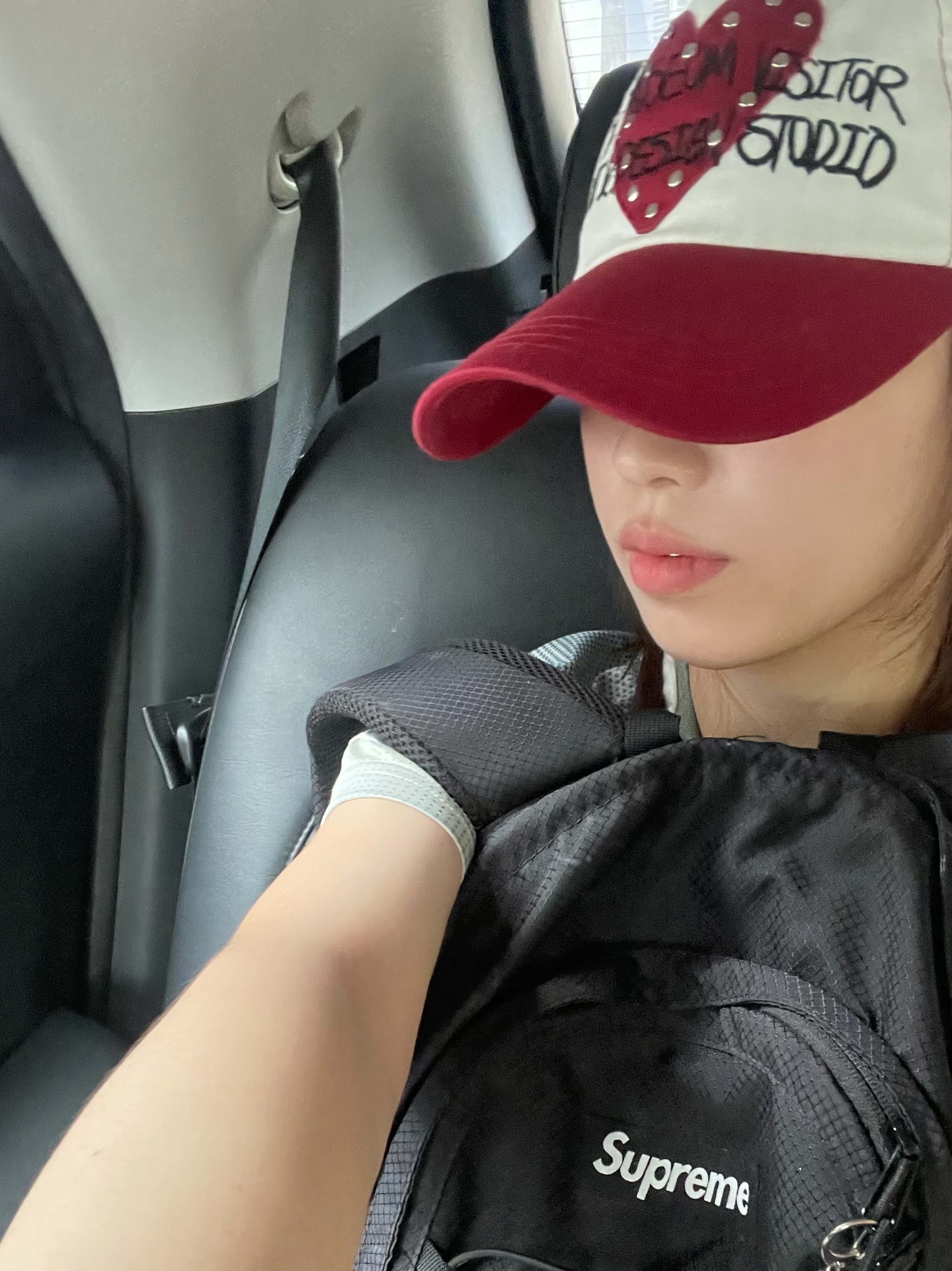 The Museum Visitor Heart Patch Stud Ballcap Red, Supreme Backpack Black - 22SS 착용 스타일 - 1