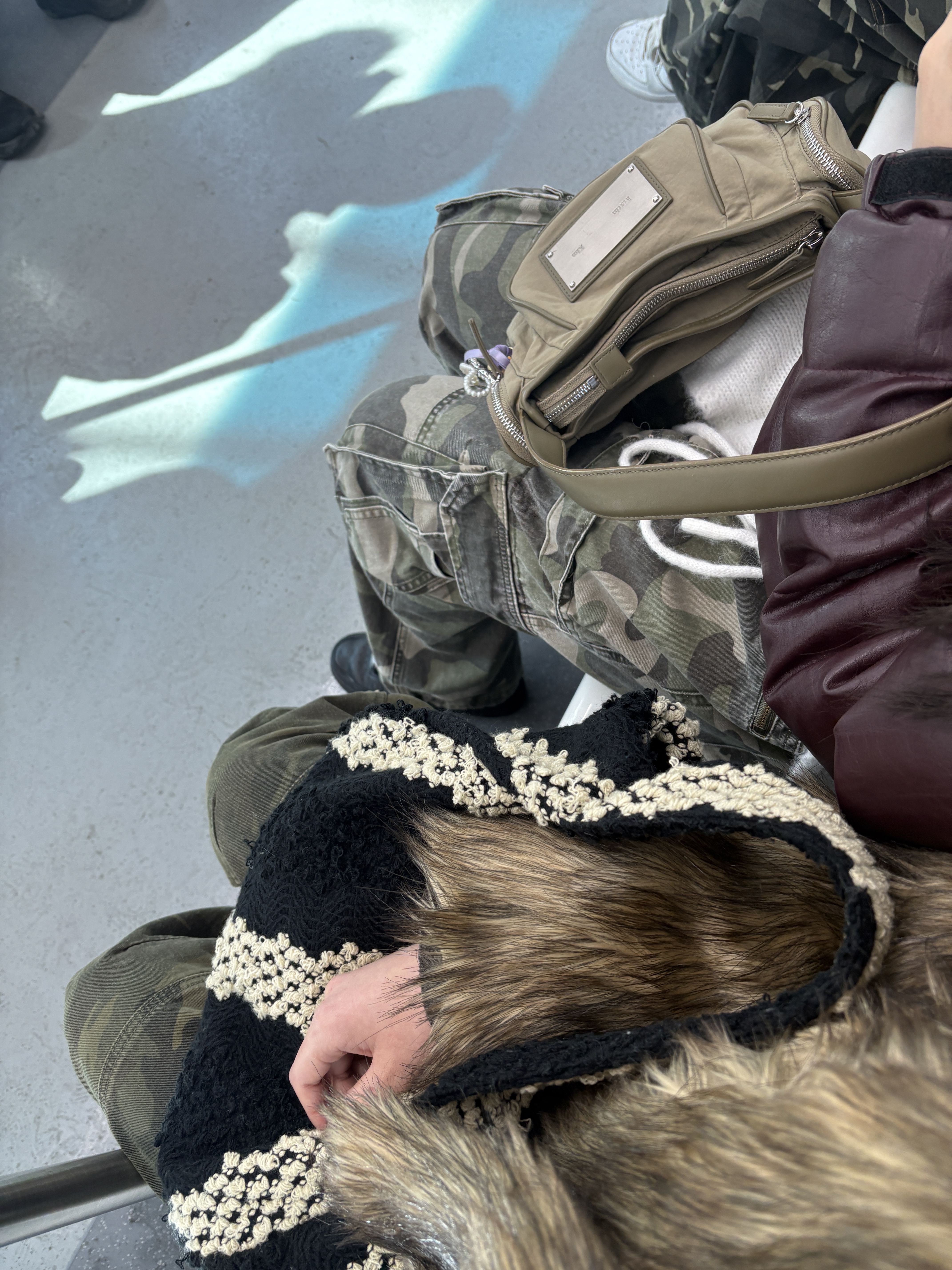 Vacant Archive Unisex Nova Carpenter Pants Camo, Thug Club Leather Puffer Jacket Purple 착용 스타일 - 2