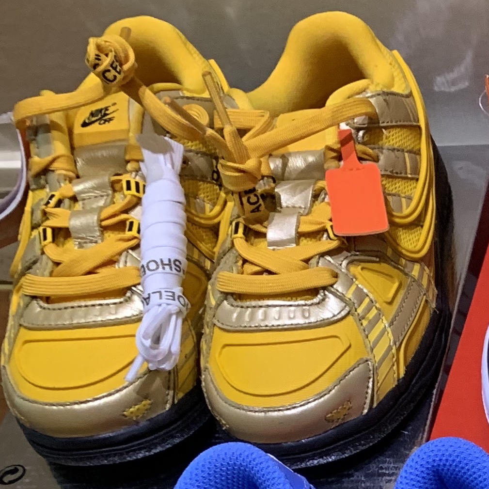 (PS) Nike x Off-White Air Rubber Dunk University Gold, GOGORR Chest Logo Pajama Half Set Cream 착용 스타일 - 1