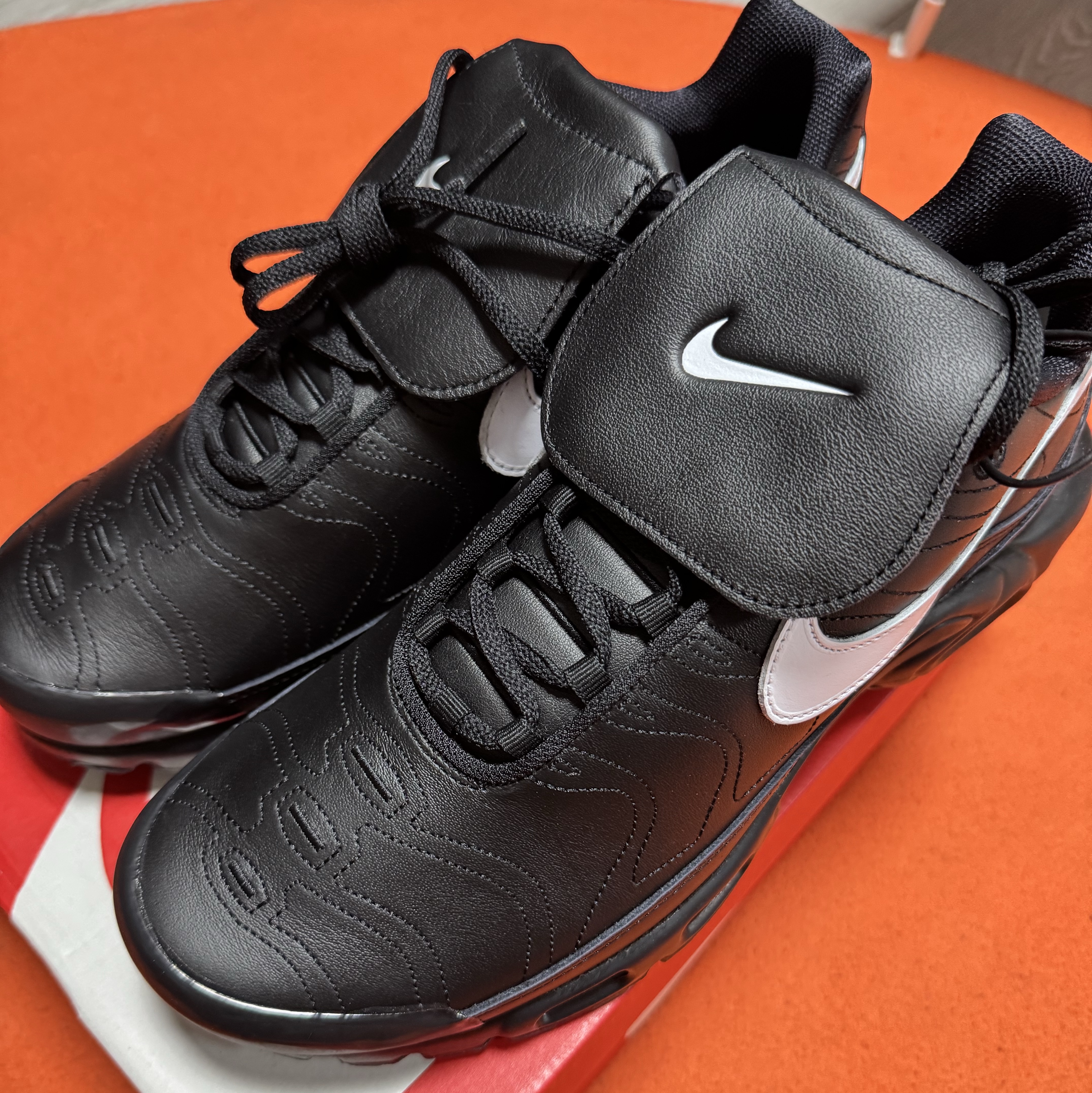 (W) Nike Air Max Plus TNPO Black 착용 스타일 - 3