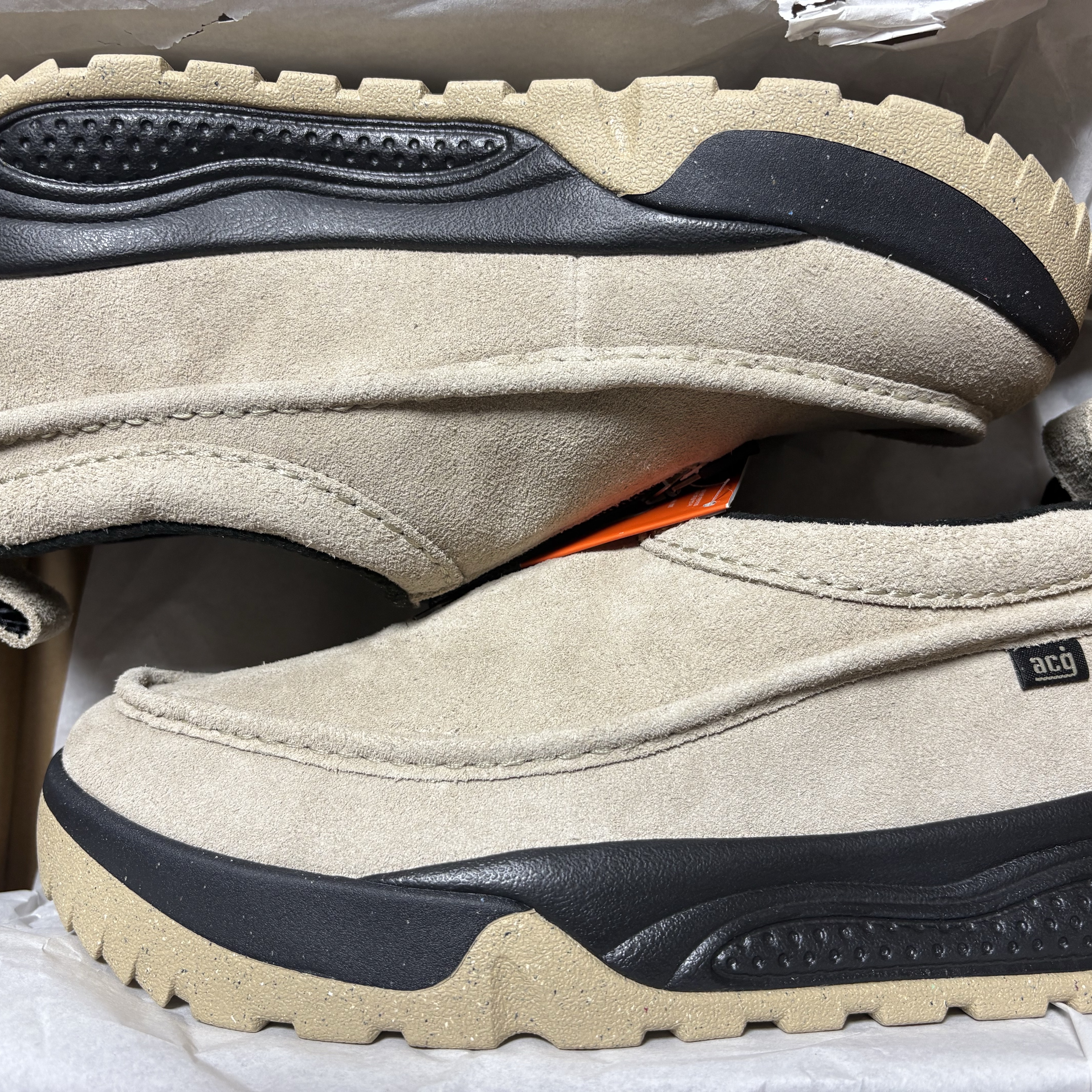 Nike ACG Izy Khaki and Black 착용 스타일 - 2