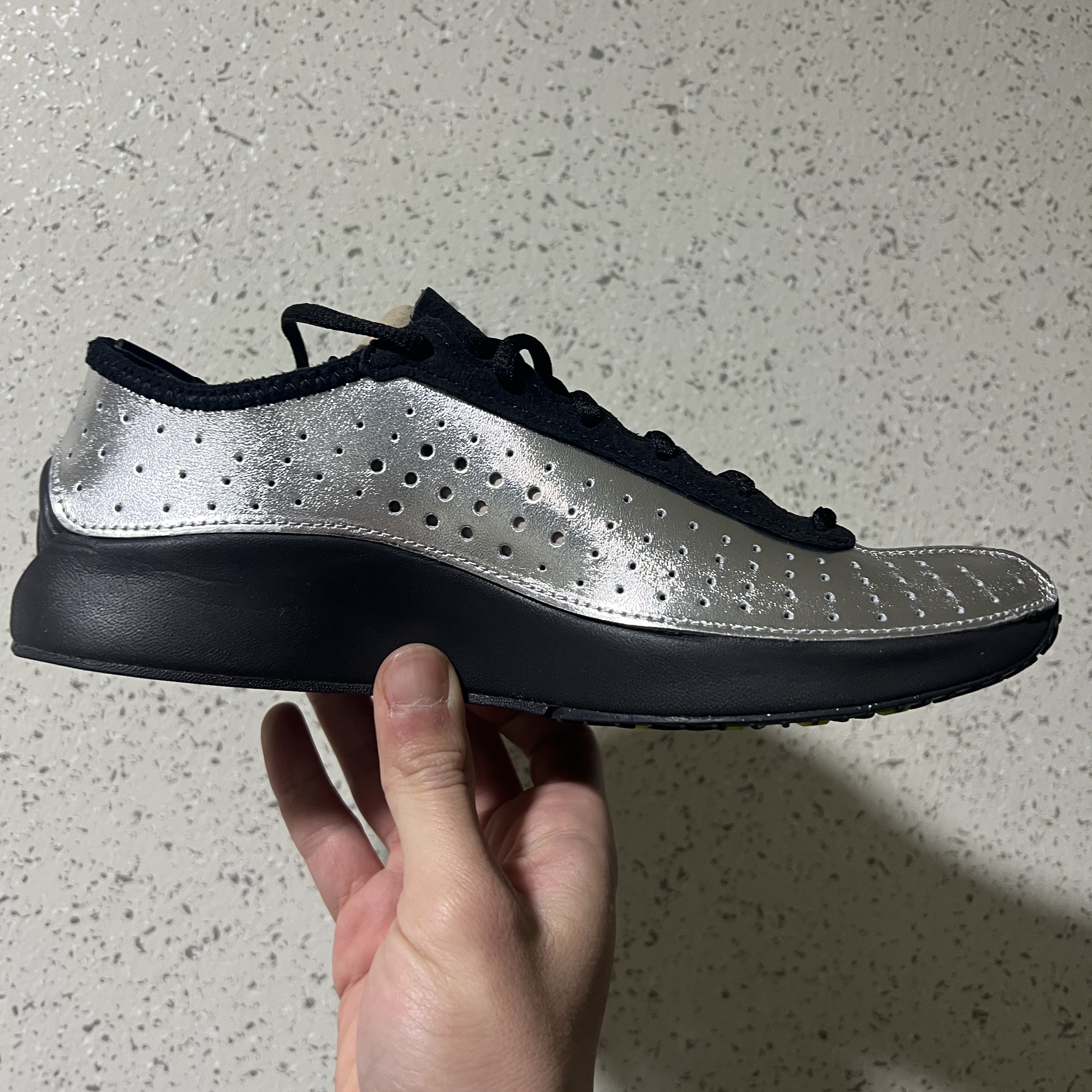 (W) Nike Air Superfly Metallic Silver and Black 착용 스타일 - 4