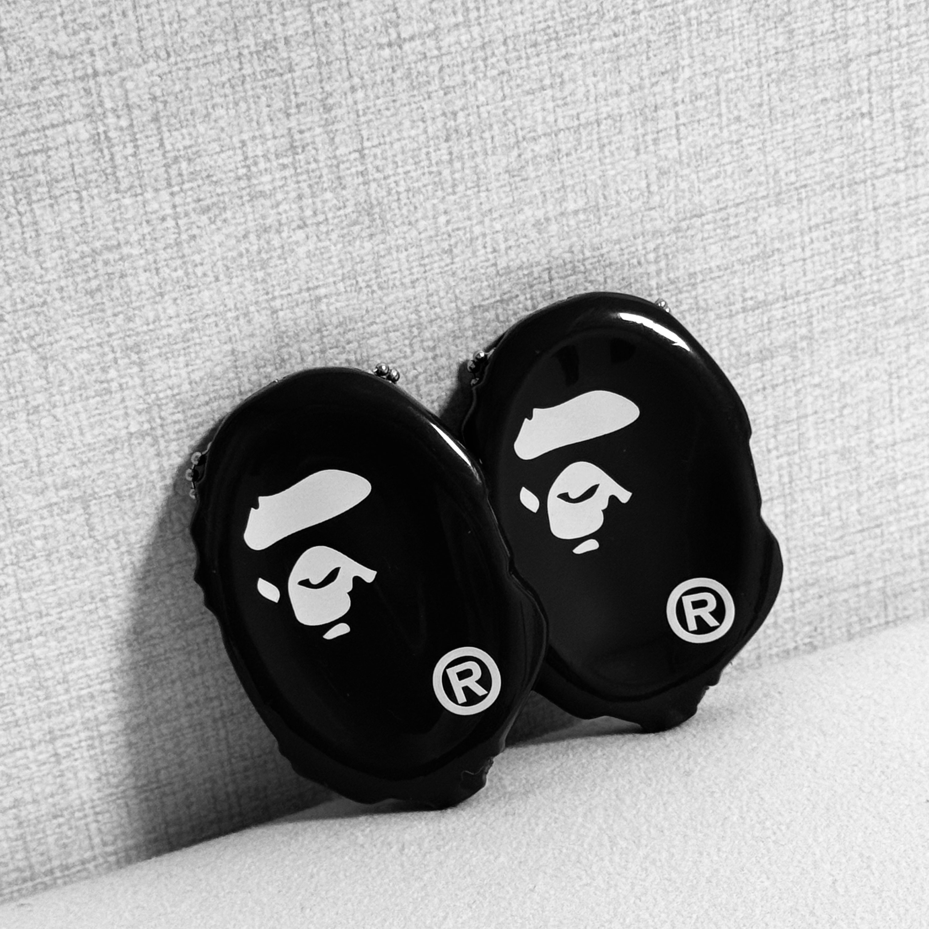 BAPE Ape Head Coin Case M Brown 착용 스타일