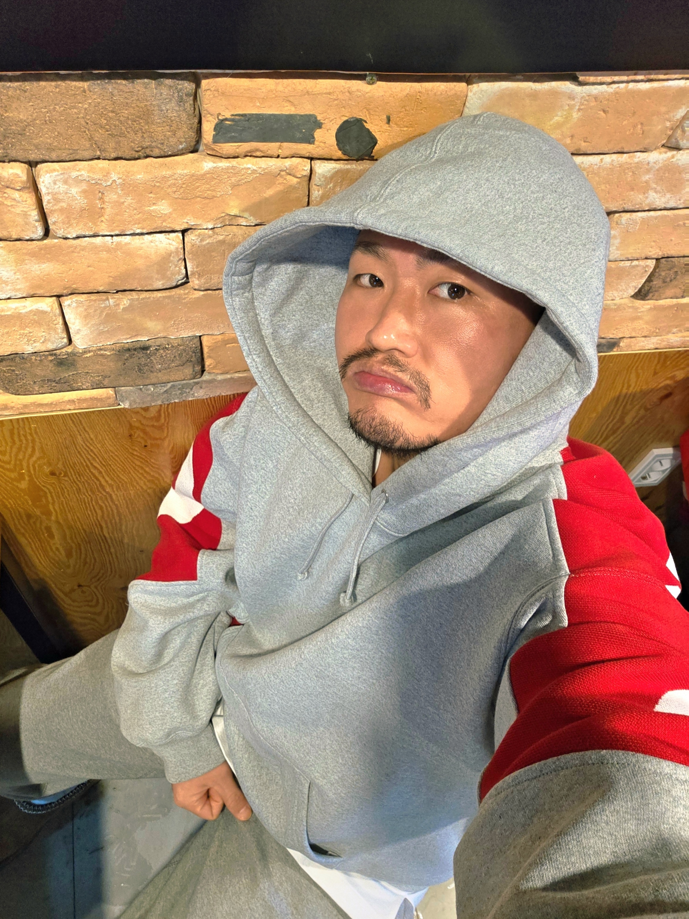 UGG Tasman Slipper Chestnut, Supreme Big Logo Jacquard Hooded Sweatshirt Heather Grey - 23FW 착용 스타일 - 2