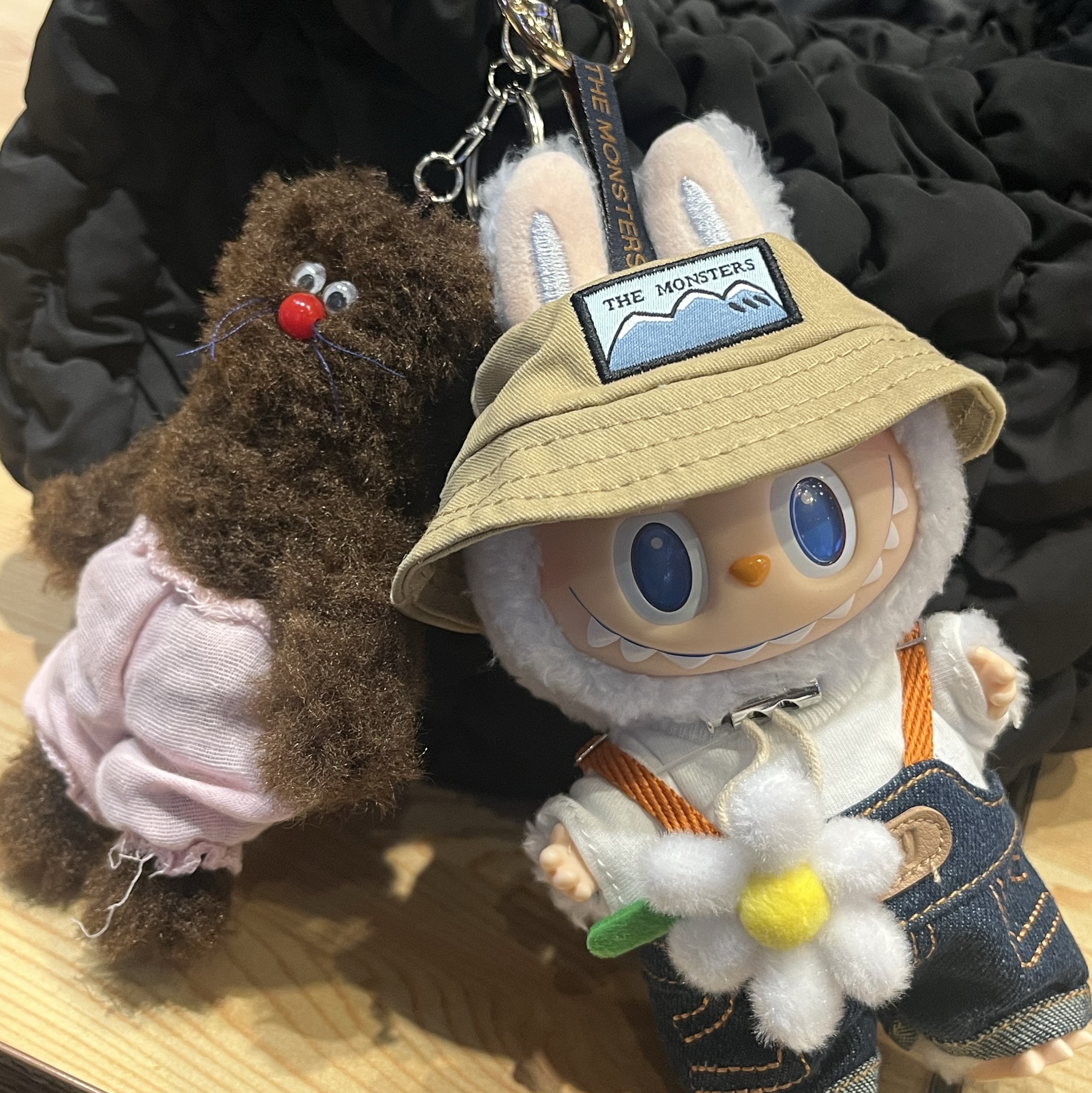 Monamhee Bred Keyring with Pink Pants Brown, Pop Mart Fall In Wild Labubu Series Toy Keyring 착용 스타일