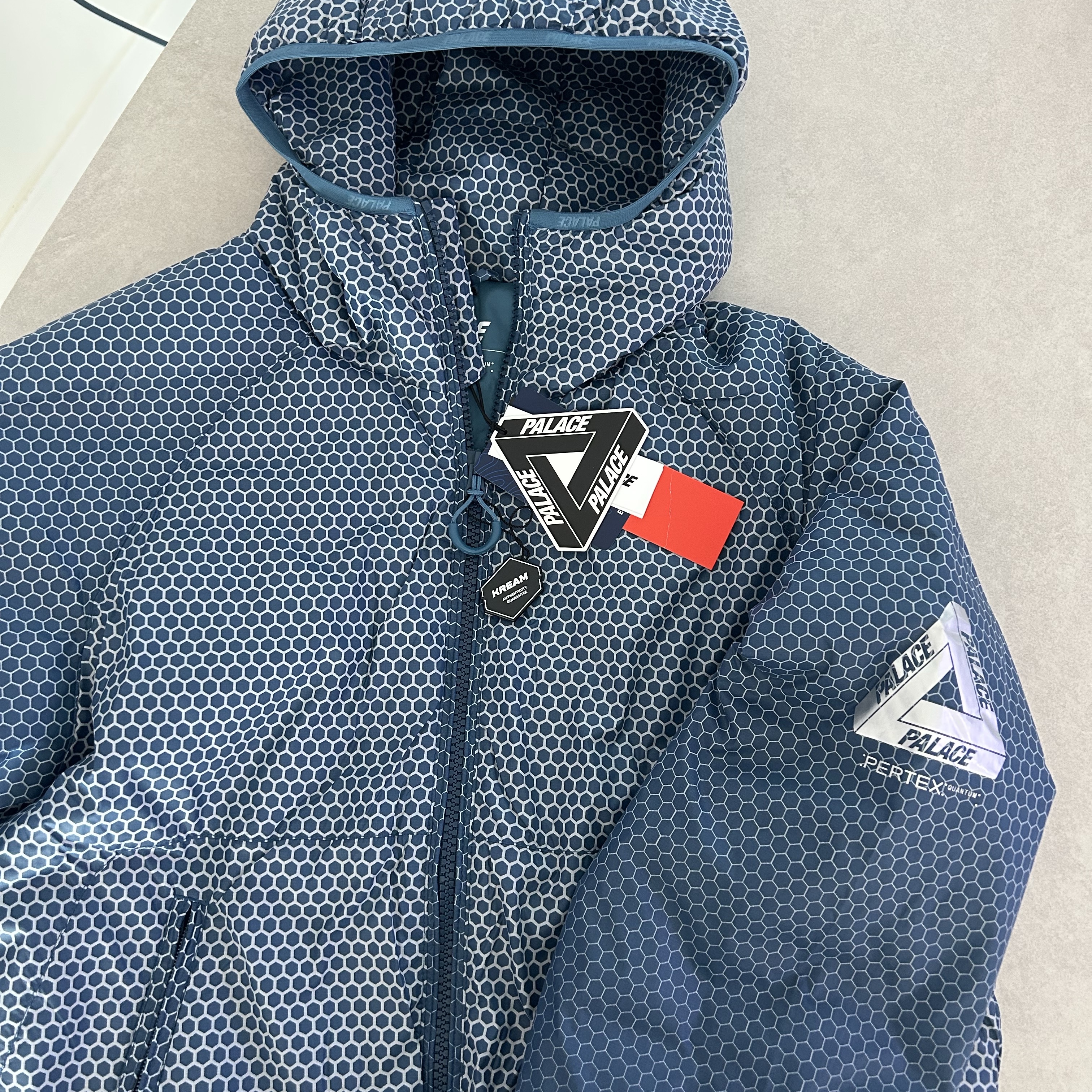 Palace Hexagon Pertex Quilted Jacket Blue - 24SS 착용 스타일