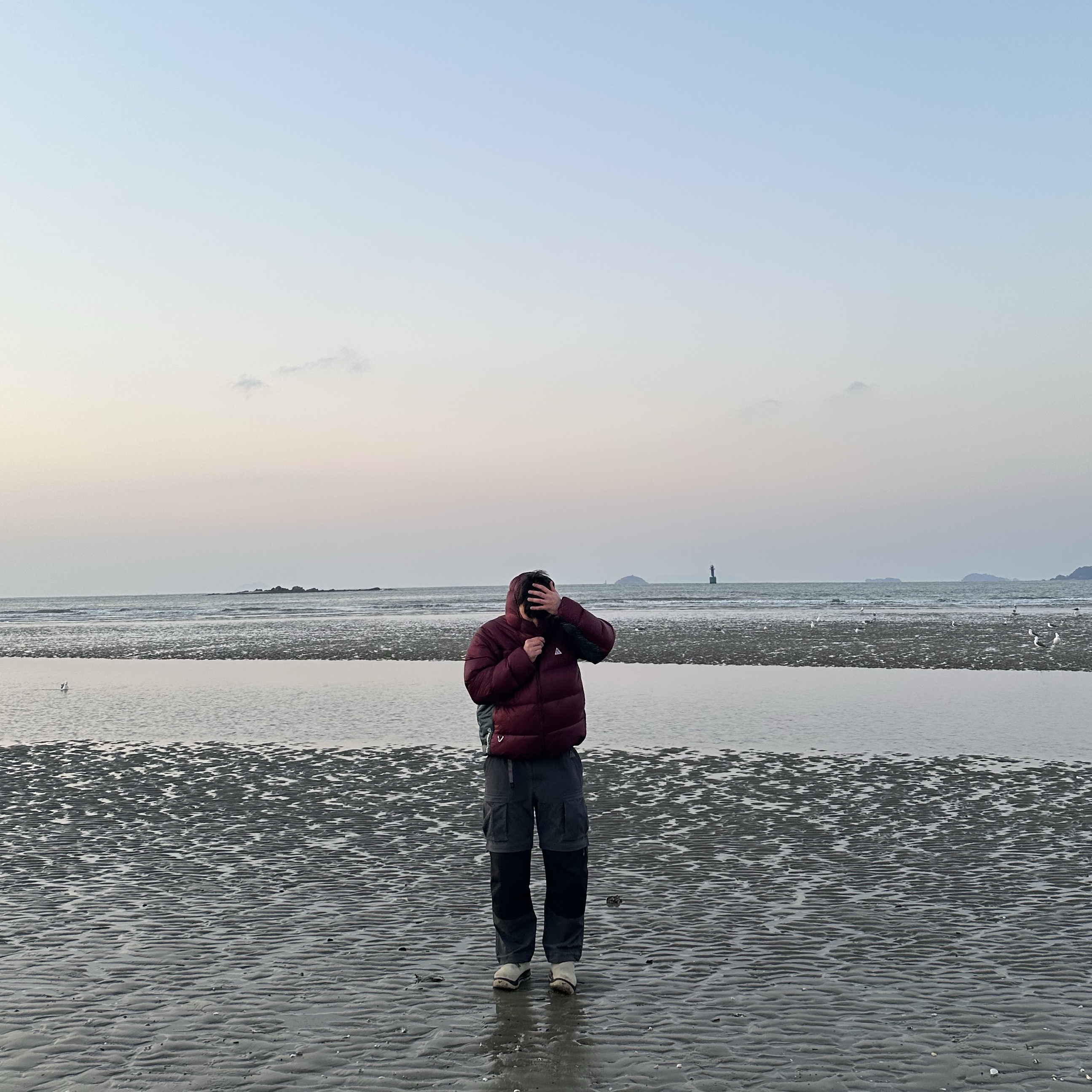 Nike ACG Therma-Fit ADV Lunar Lake Puffer Jacket Night Maroon - US/EU, Nike ACG Rufus Limestone and Black 착용 스타일 - 1