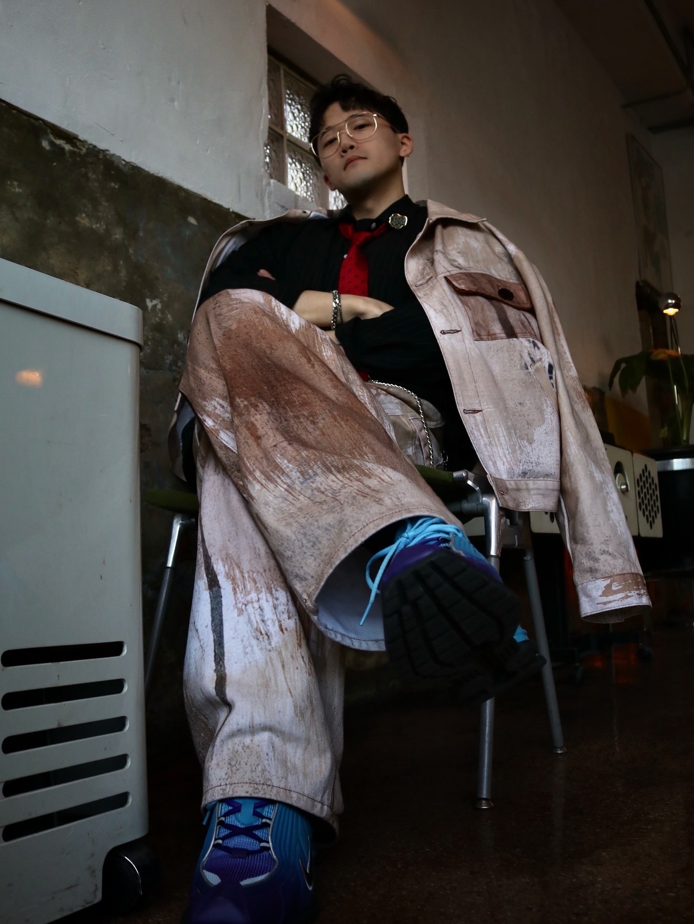 Nike x Martine Rose Shox MR4 Scuba Blue 착용 스타일 - 3