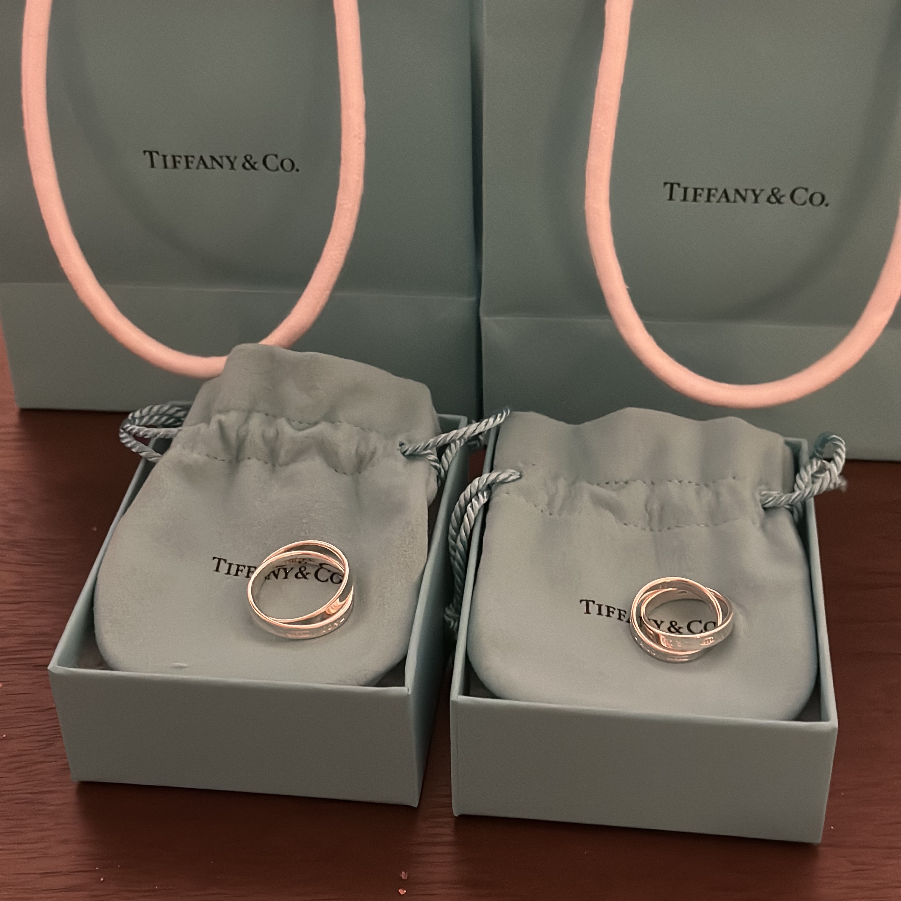 Tiffany & Co. 1837 Interlocking Circles Ring Silver 착용 스타일 - 1