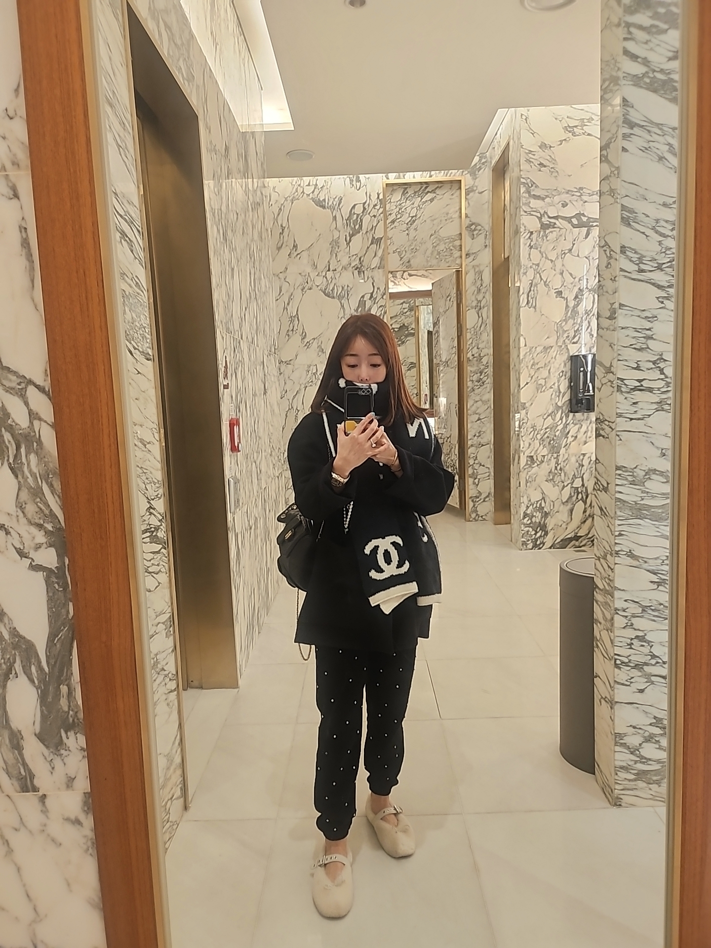 (W) Miu Miu Shearling Ballerinas Natural 착용 스타일