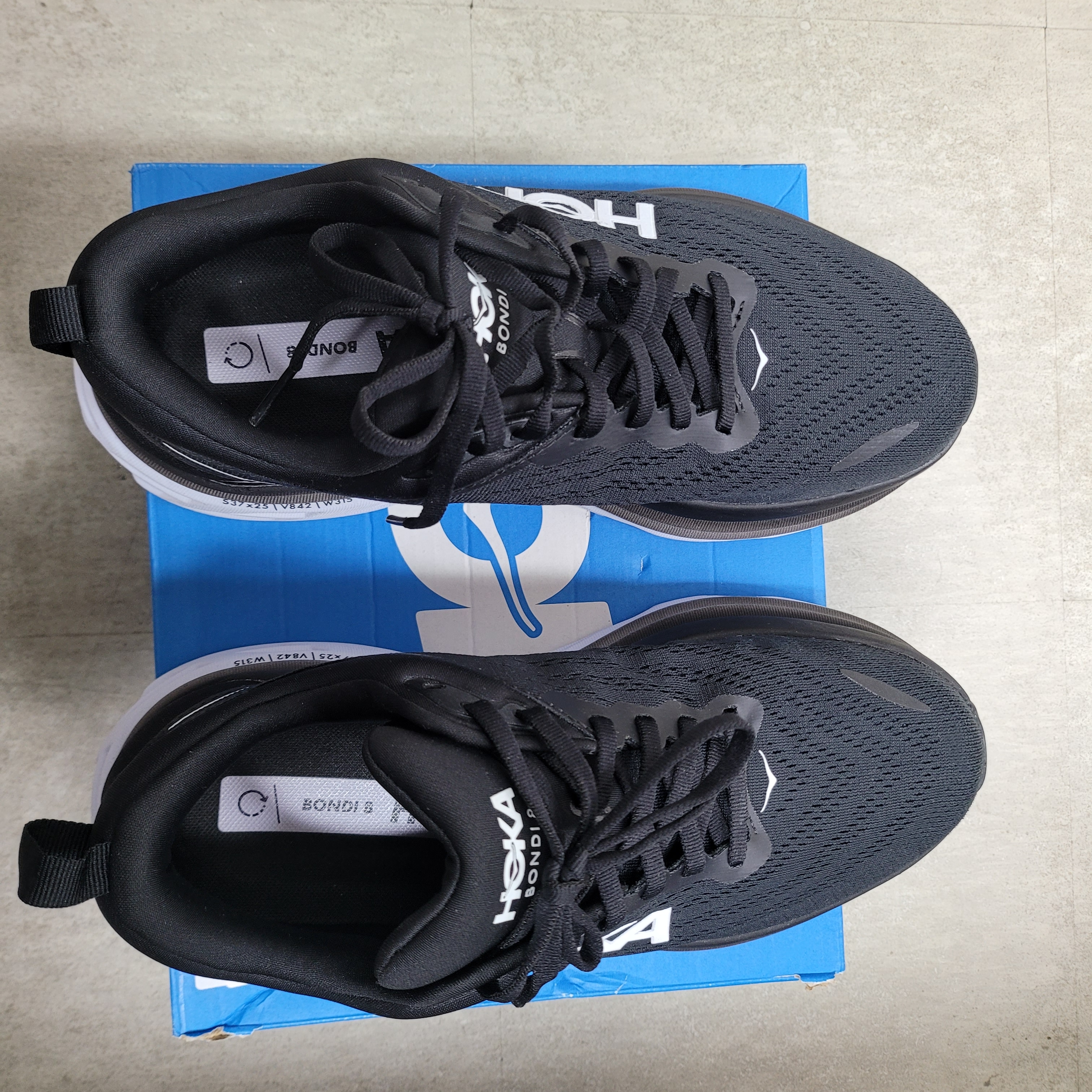 Hoka Bondi 8 Black White - Wide 착용 스타일 - 2