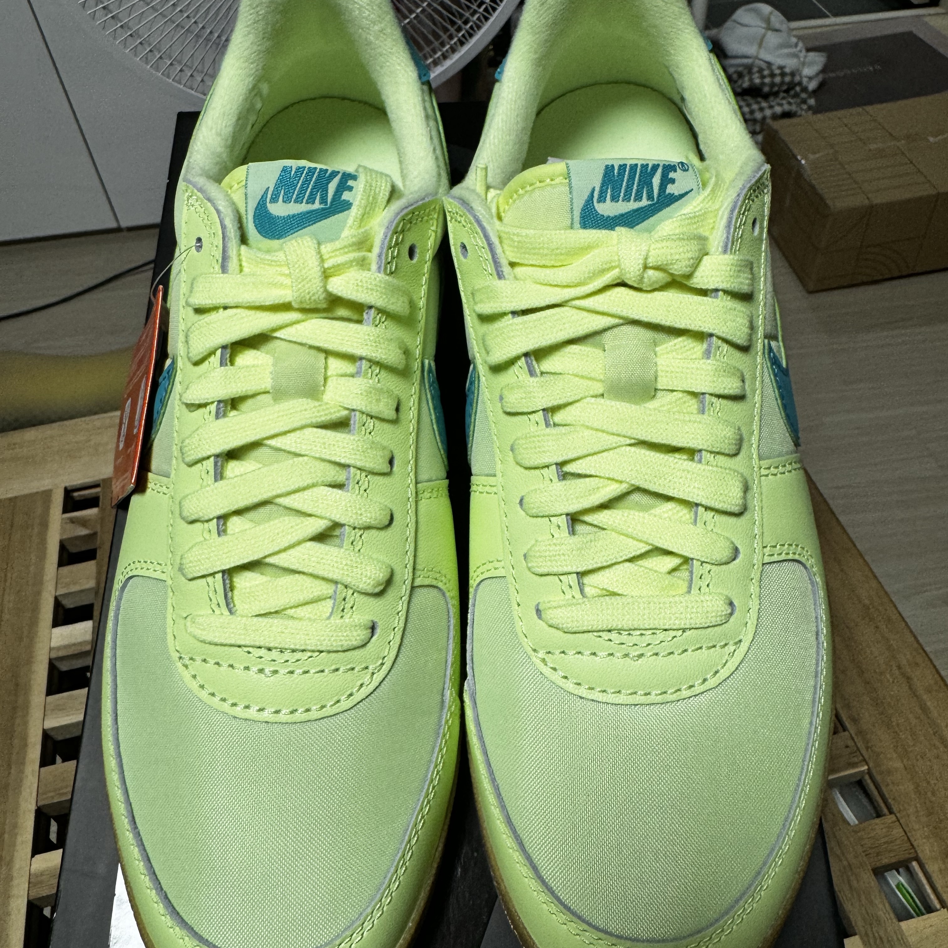 Nike Field General 82 Barely Volt and Dusty Cactus 착용 스타일 - 3