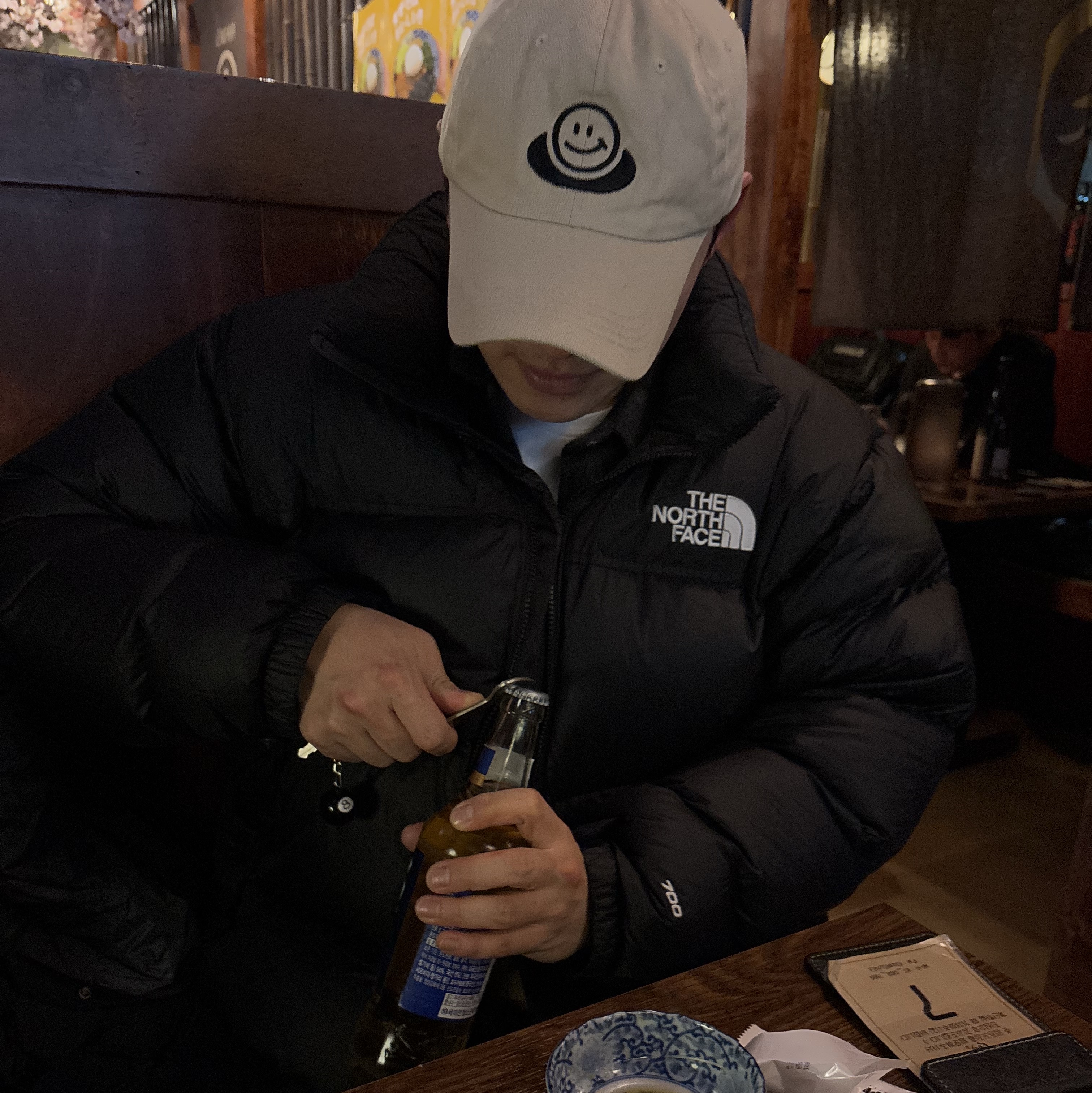 The North Face 1996 Retro Nuptse Down Jacket TNF Black, Stussy 8 Ball Keychain Black 착용 스타일