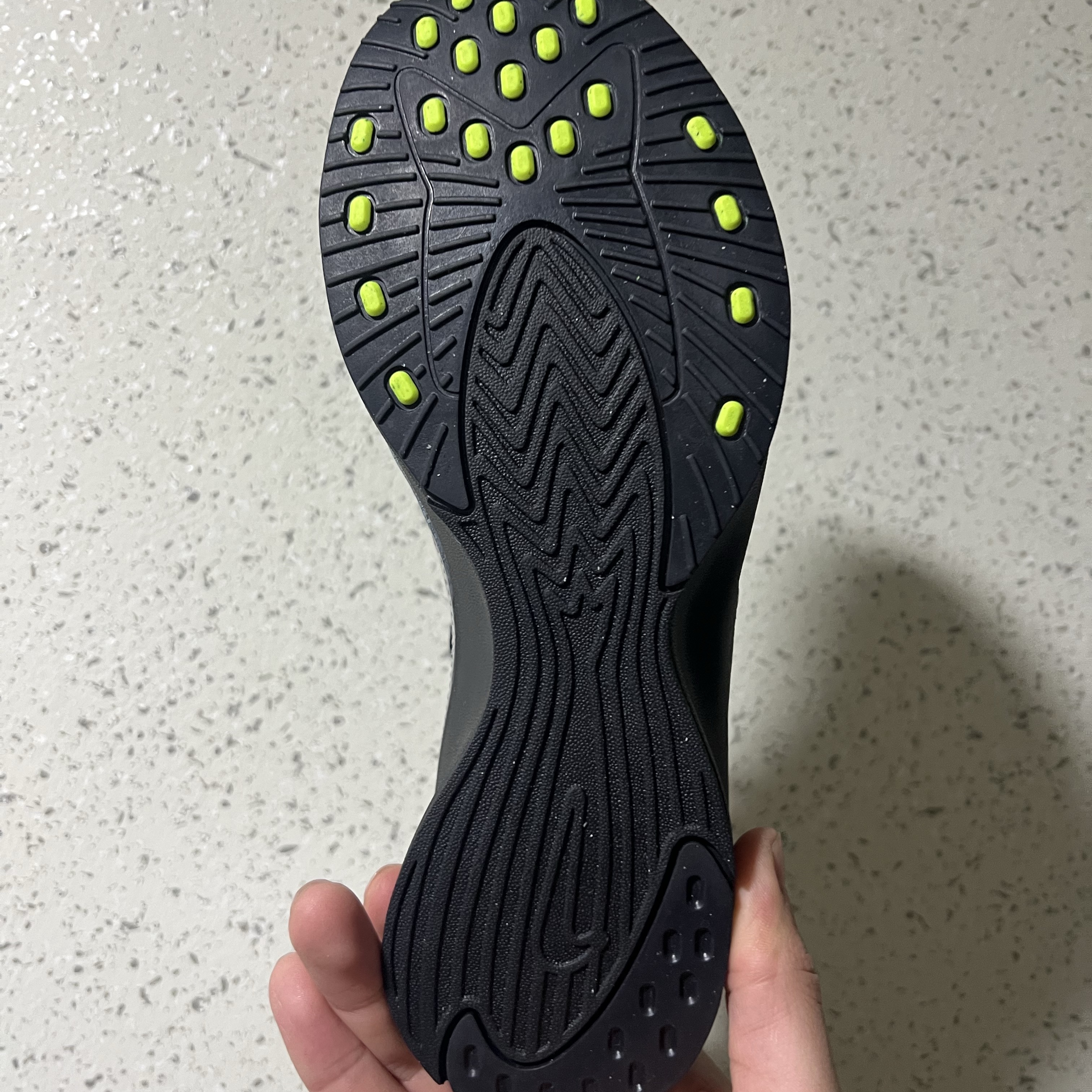 (W) Nike Air Superfly Metallic Silver and Black 착용 스타일 - 5