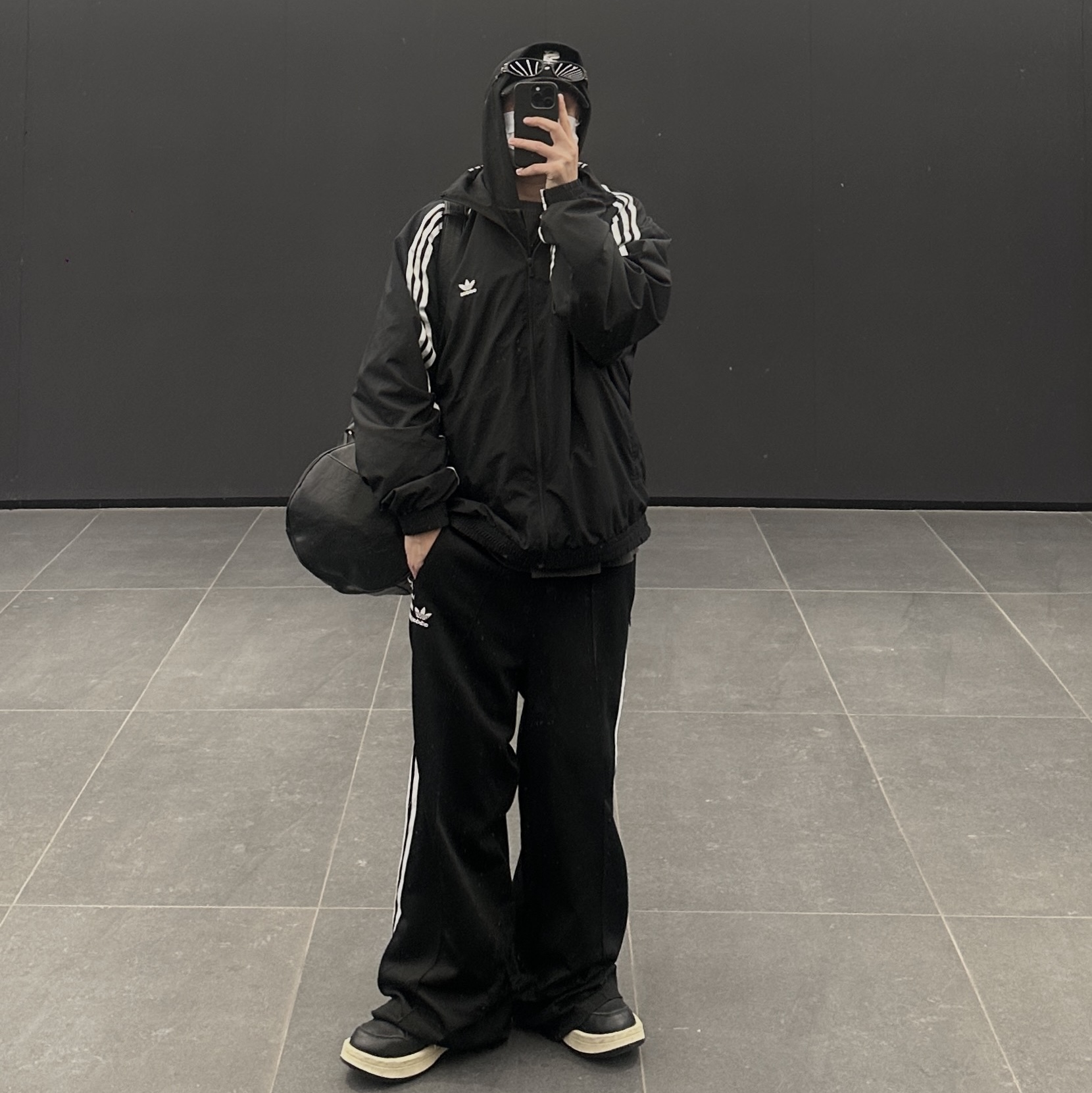 Converse x Drkshdw Turbowpn Black Cream, (W) Adidas Adilenium Oversized Track Top Black - US Sizing 착용 스타일