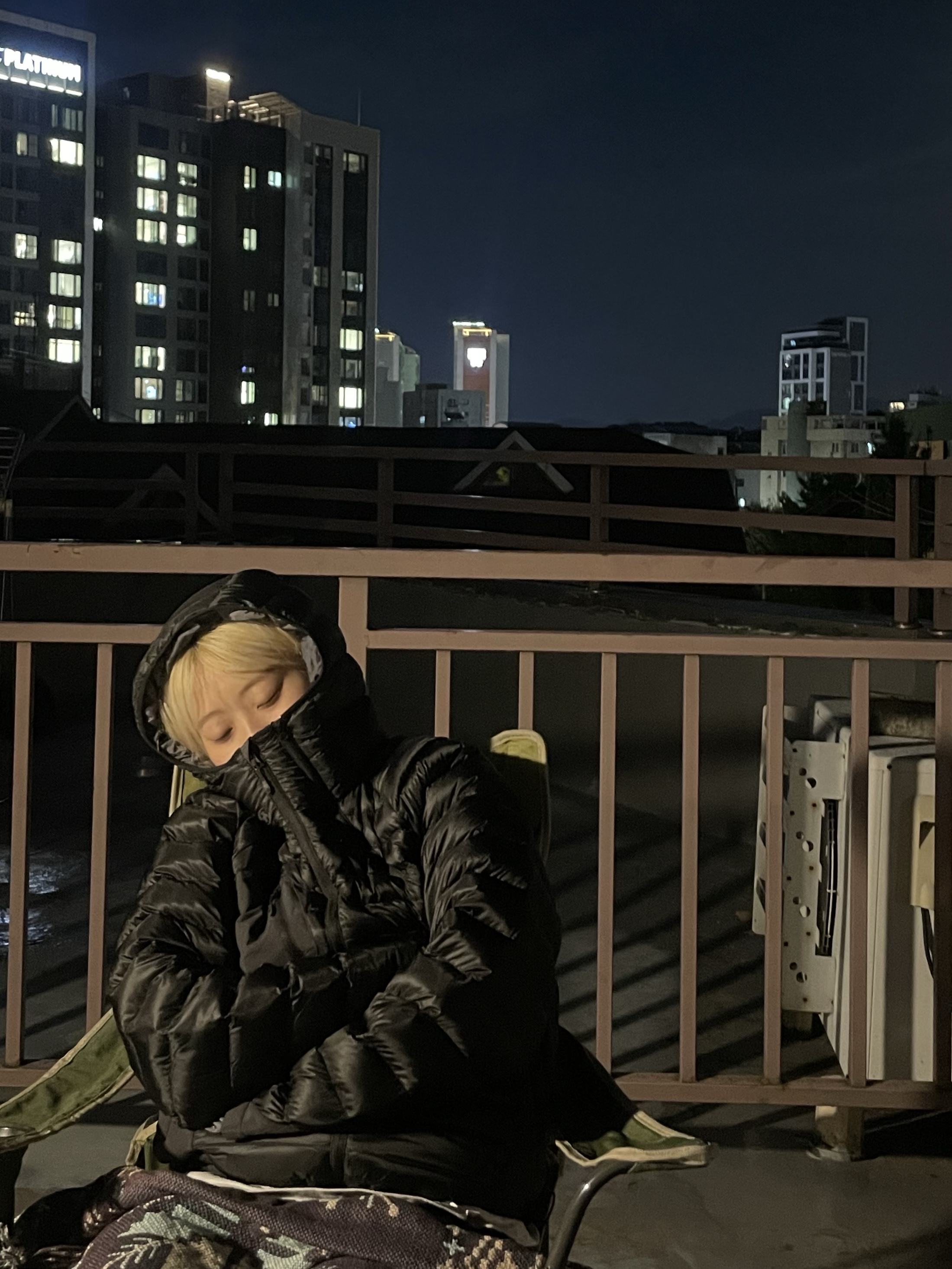 Sansan Gear Paneled Puffer Jacket Black - 24FW 착용 스타일 - 1